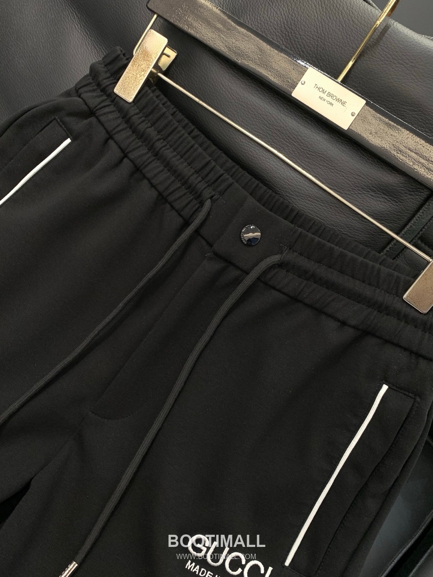 Gucci SS26 Cotton Blend Pants with Embroidered Logo 구찌 SS26 코튼 혼방 팬츠 자수 로고 3