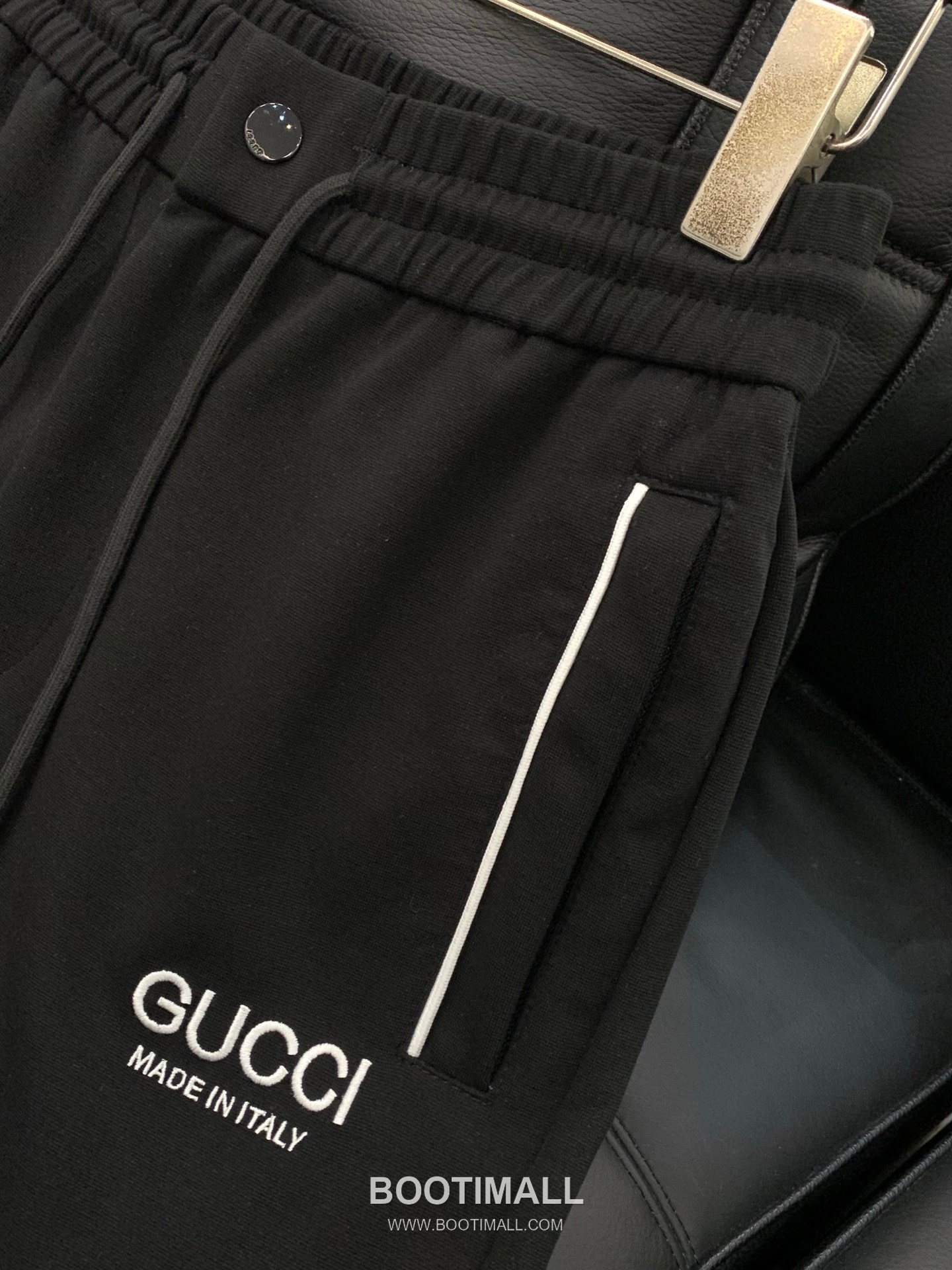 Gucci SS26 Cotton Blend Pants with Embroidered Logo 구찌 SS26 코튼 혼방 팬츠 자수 로고 4