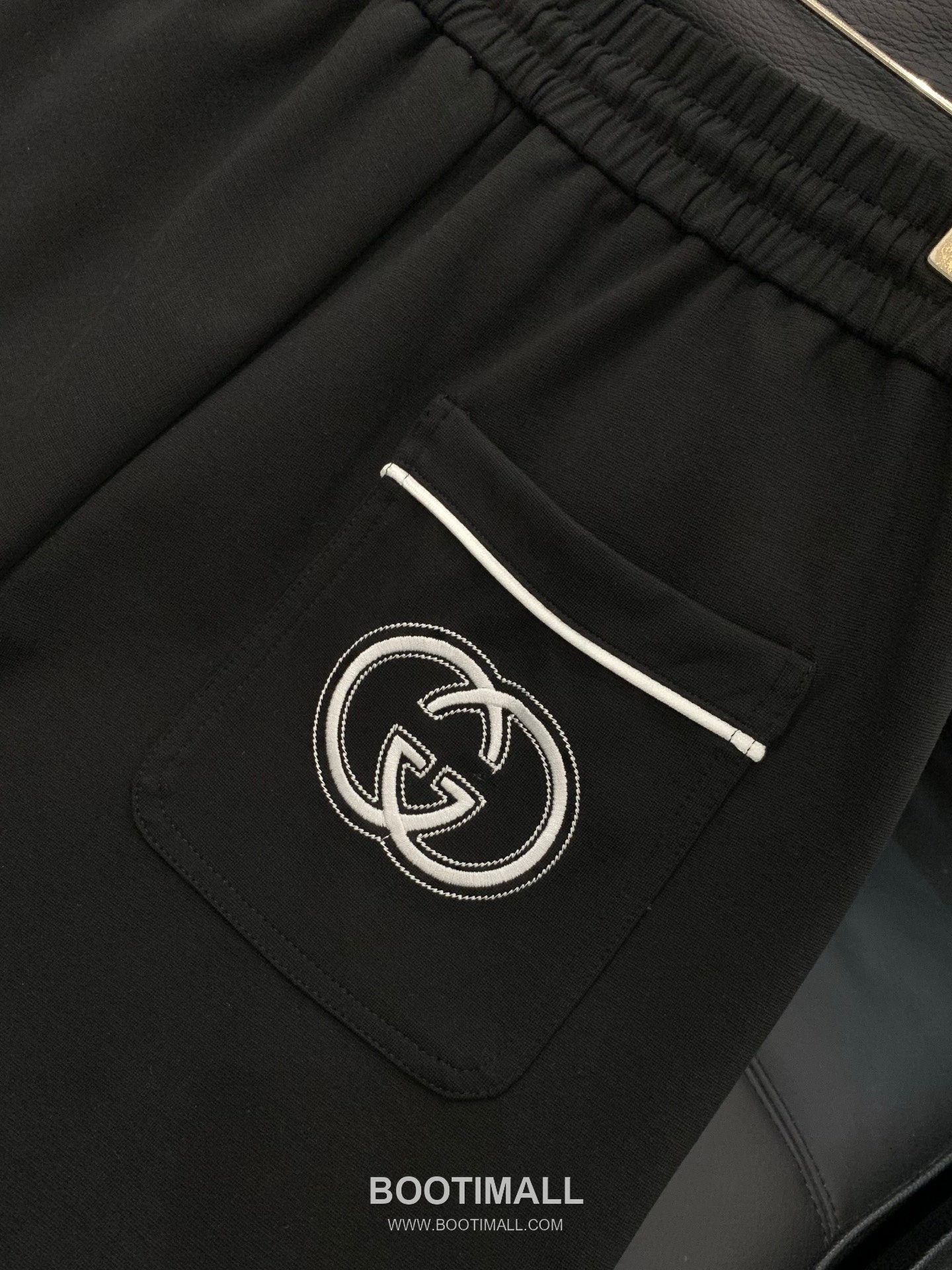 Gucci SS26 Cotton Blend Pants with Embroidered Logo 구찌 SS26 코튼 혼방 팬츠 자수 로고 7