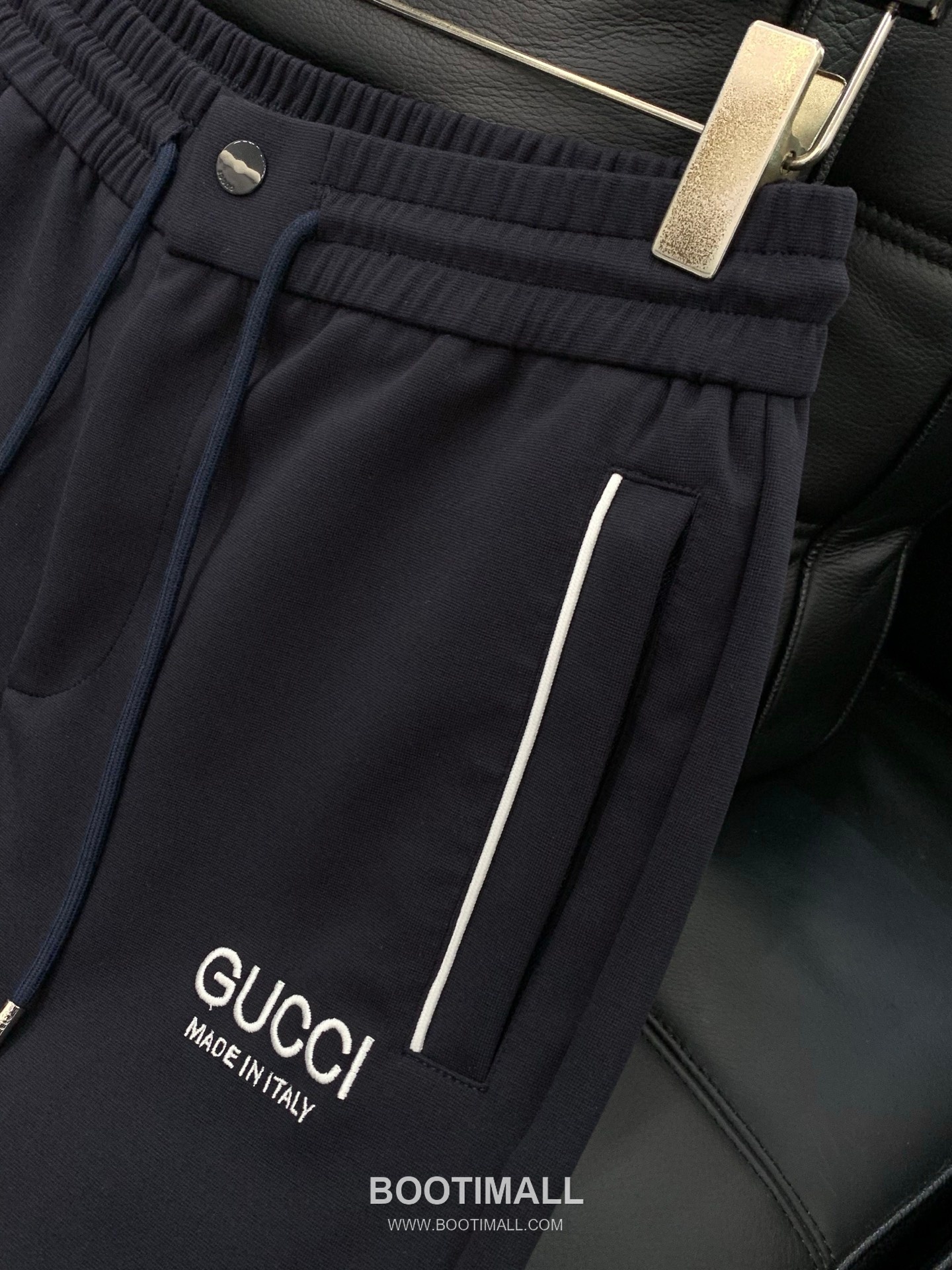 Gucci SS26 Cotton Blend Pants with Embroidered Logo 구찌 SS26 코튼 혼방 팬츠 자수 로고 4
