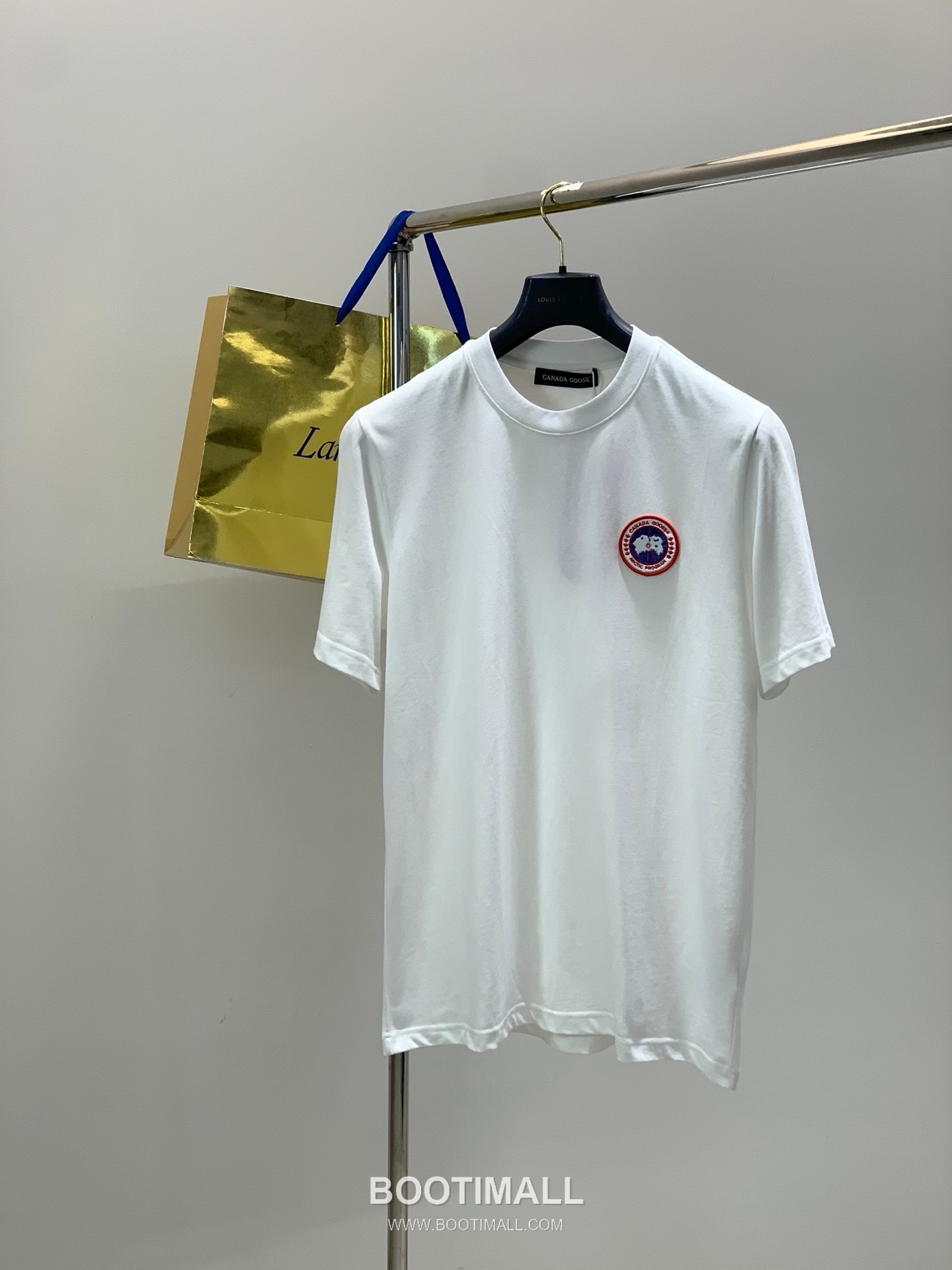 Canada Goose SS26 Cotton Crewneck T-Shirt with Embroidered Logo 캐나다구스 SS26 코튼 크루넥 티셔츠 자수 로고 1