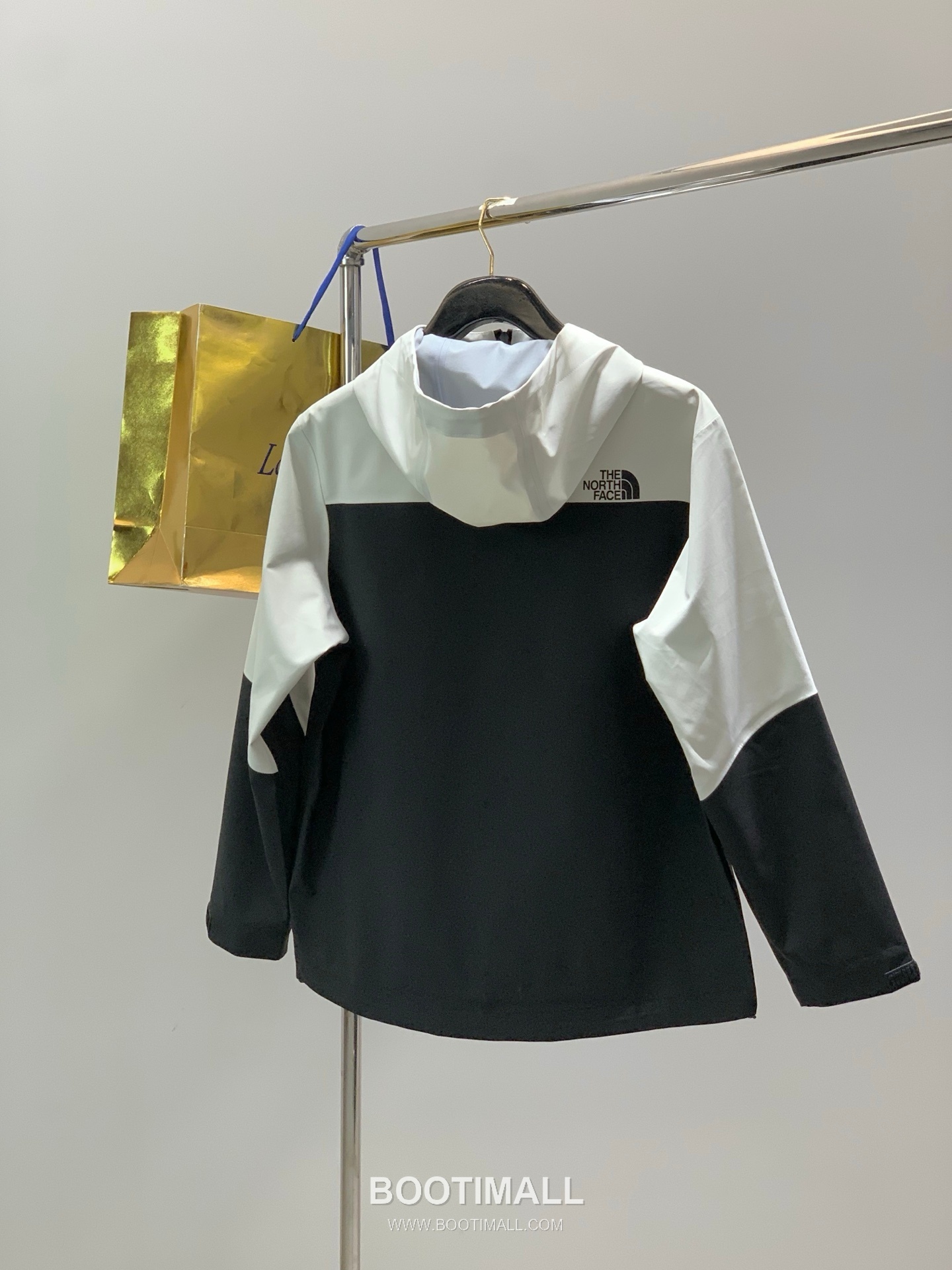 The North Face SS26 Nylon Hooded Jacket with Logo Print 노스페이스 SS26 나일론 후드 재킷 로고 프린트 2