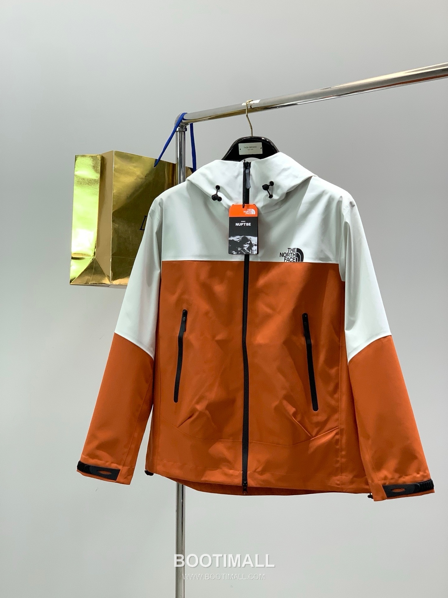 The North Face SS26 Nylon Hooded Jacket with Logo Print 노스페이스 SS26 나일론 후드 재킷 로고 프린트 1