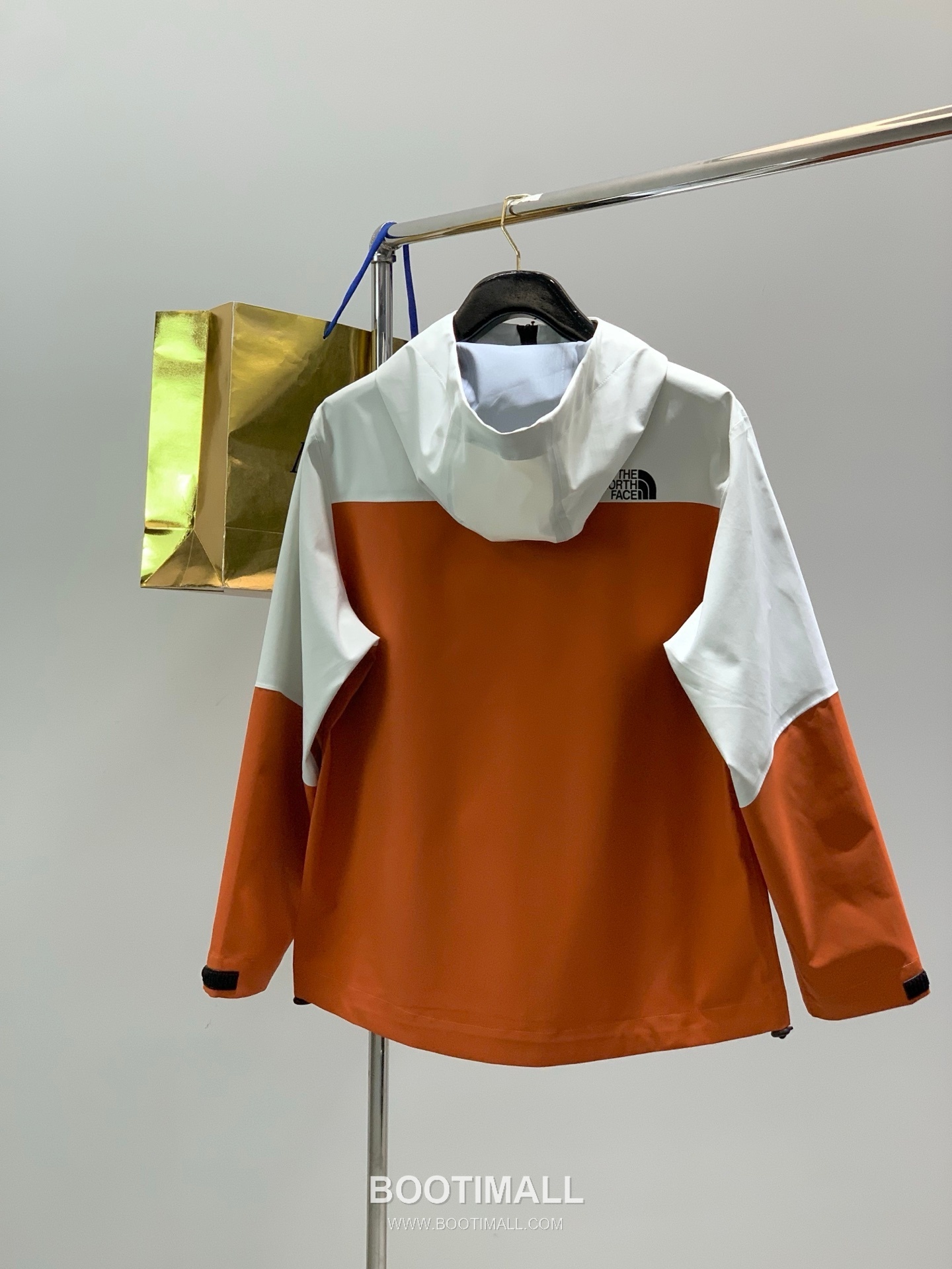 The North Face SS26 Nylon Hooded Jacket with Logo Print 노스페이스 SS26 나일론 후드 재킷 로고 프린트 2