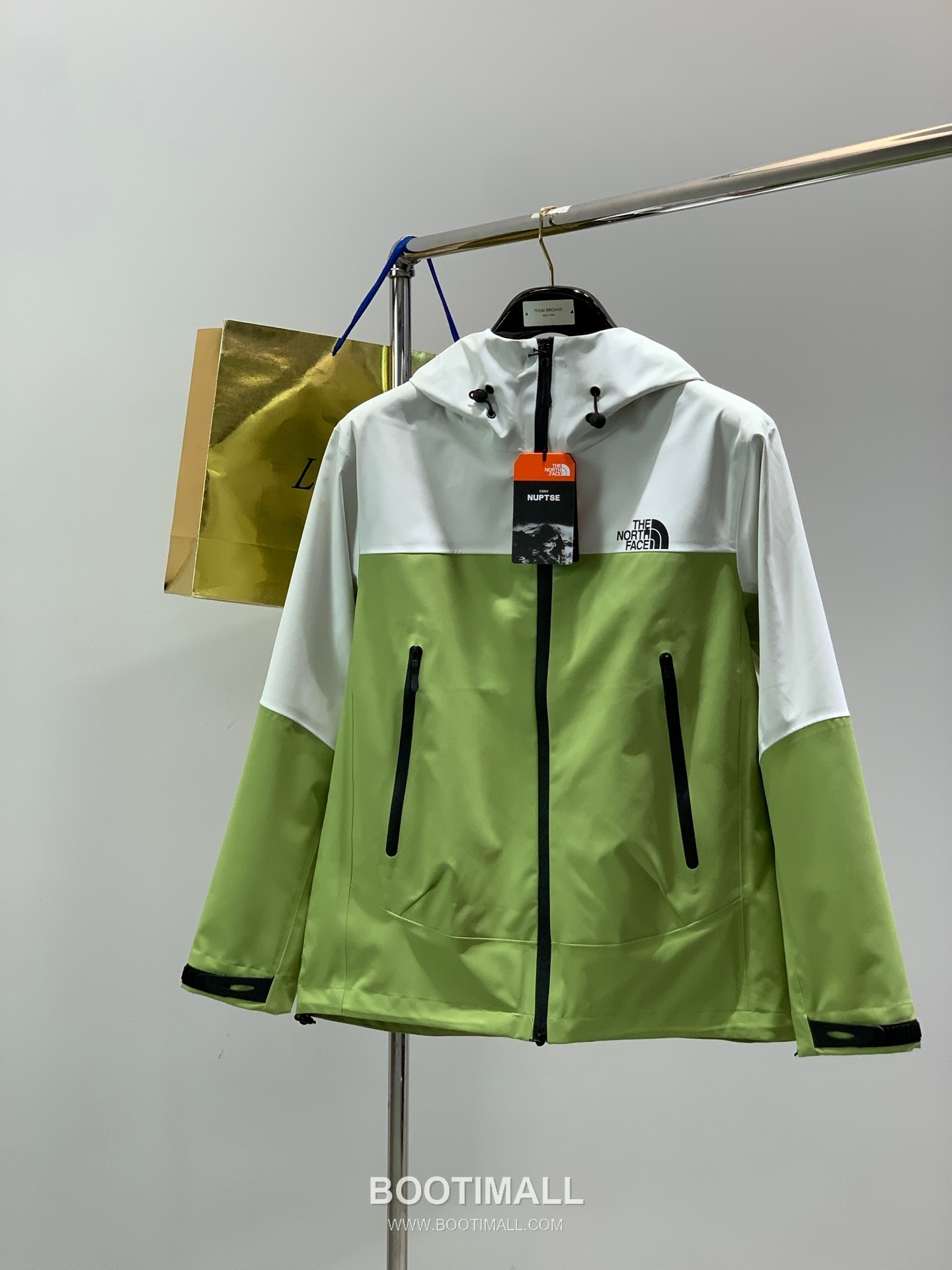 The North Face SS26 Nylon Hooded Jacket with Logo Print 노스페이스 SS26 나일론 후드 재킷 로고 프린트 1