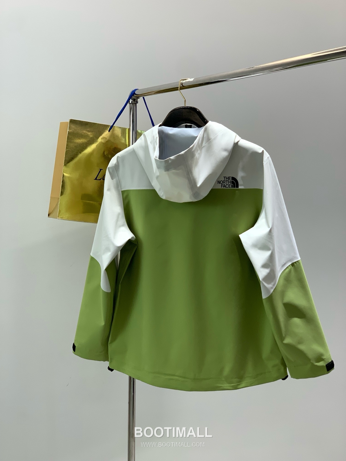 The North Face SS26 Nylon Hooded Jacket with Logo Print 노스페이스 SS26 나일론 후드 재킷 로고 프린트 2