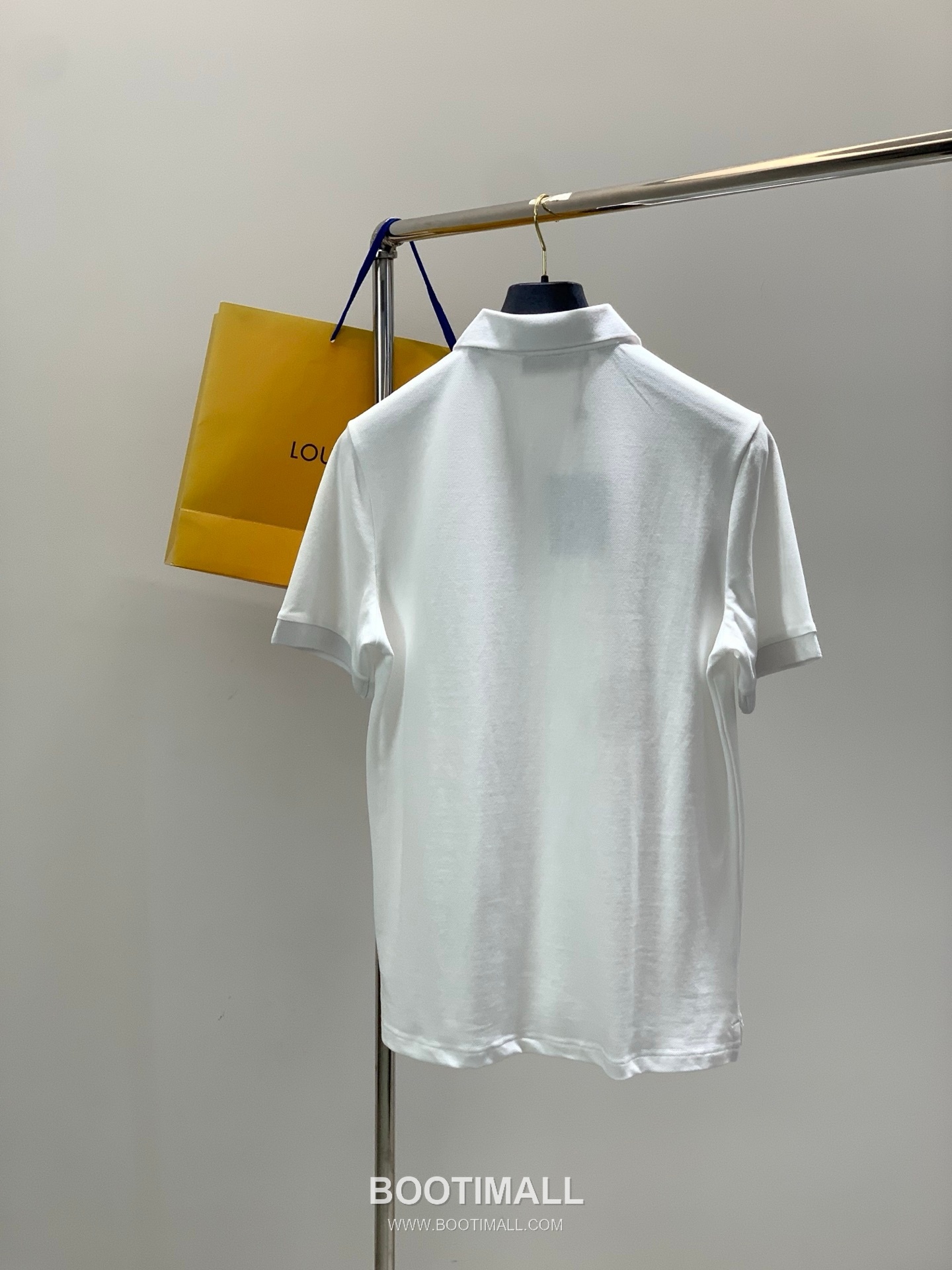 Louis Vuitton SS26 Cotton Collared Short Sleeve T-Shirt with Logo Print 루이비통 SS26 코튼 카라 반팔 티셔츠 로고 프린트 2