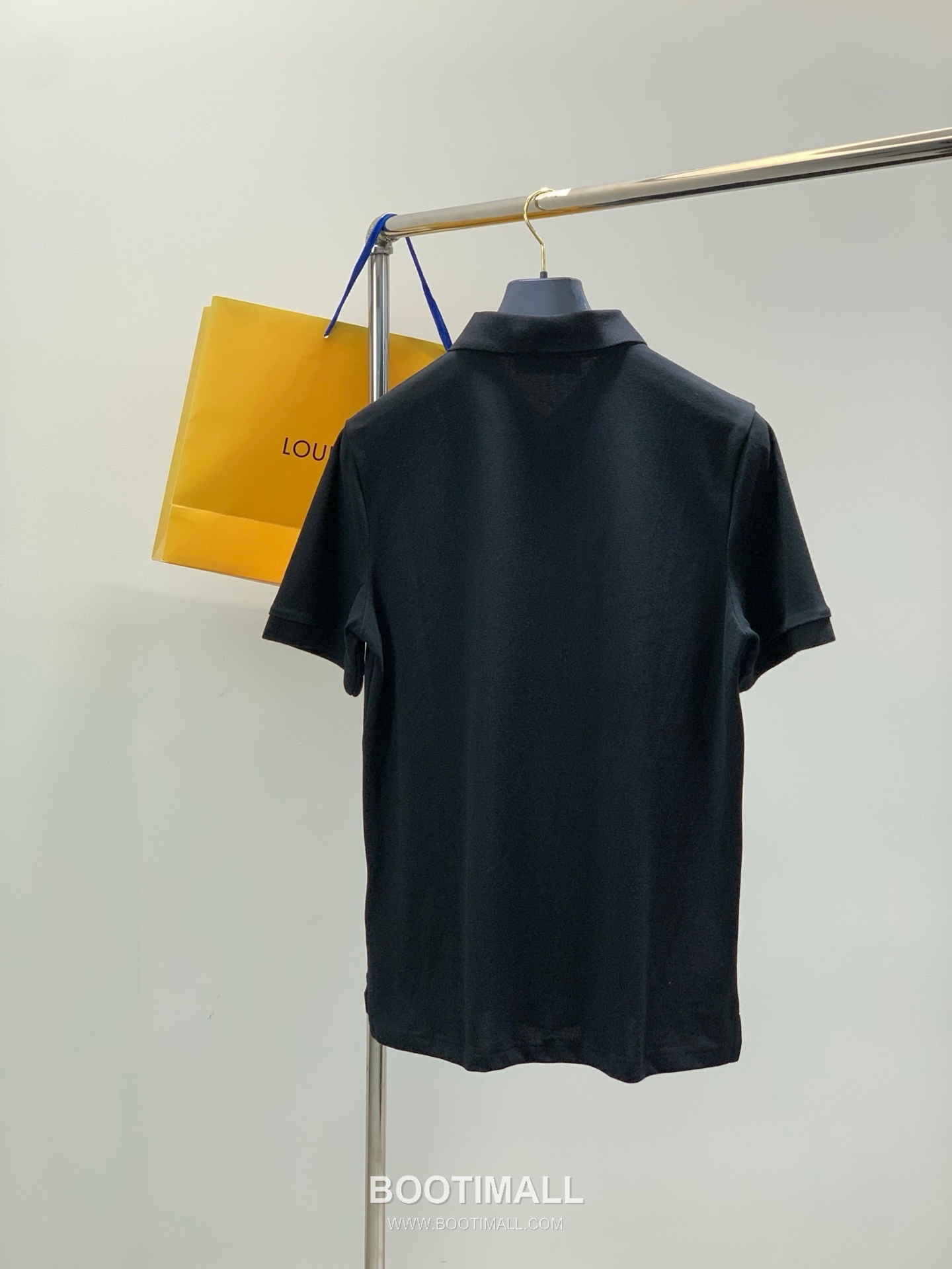 Louis Vuitton SS26 Cotton Collared Short Sleeve T-Shirt with Logo Print 루이비통 SS26 코튼 카라 반팔 티셔츠 로고 프린트 2