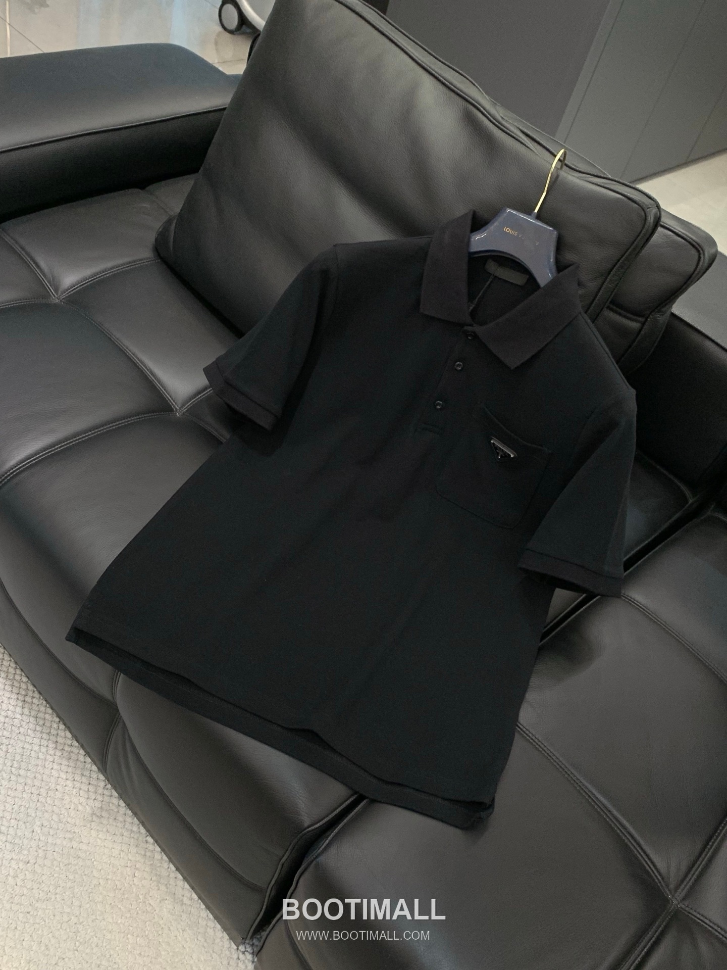 Prada SS26 Cotton Collared Short Sleeve T-Shirt with Logo Print 프라다 SS26 코튼 카라 반팔 티셔츠 로고 프린트 3