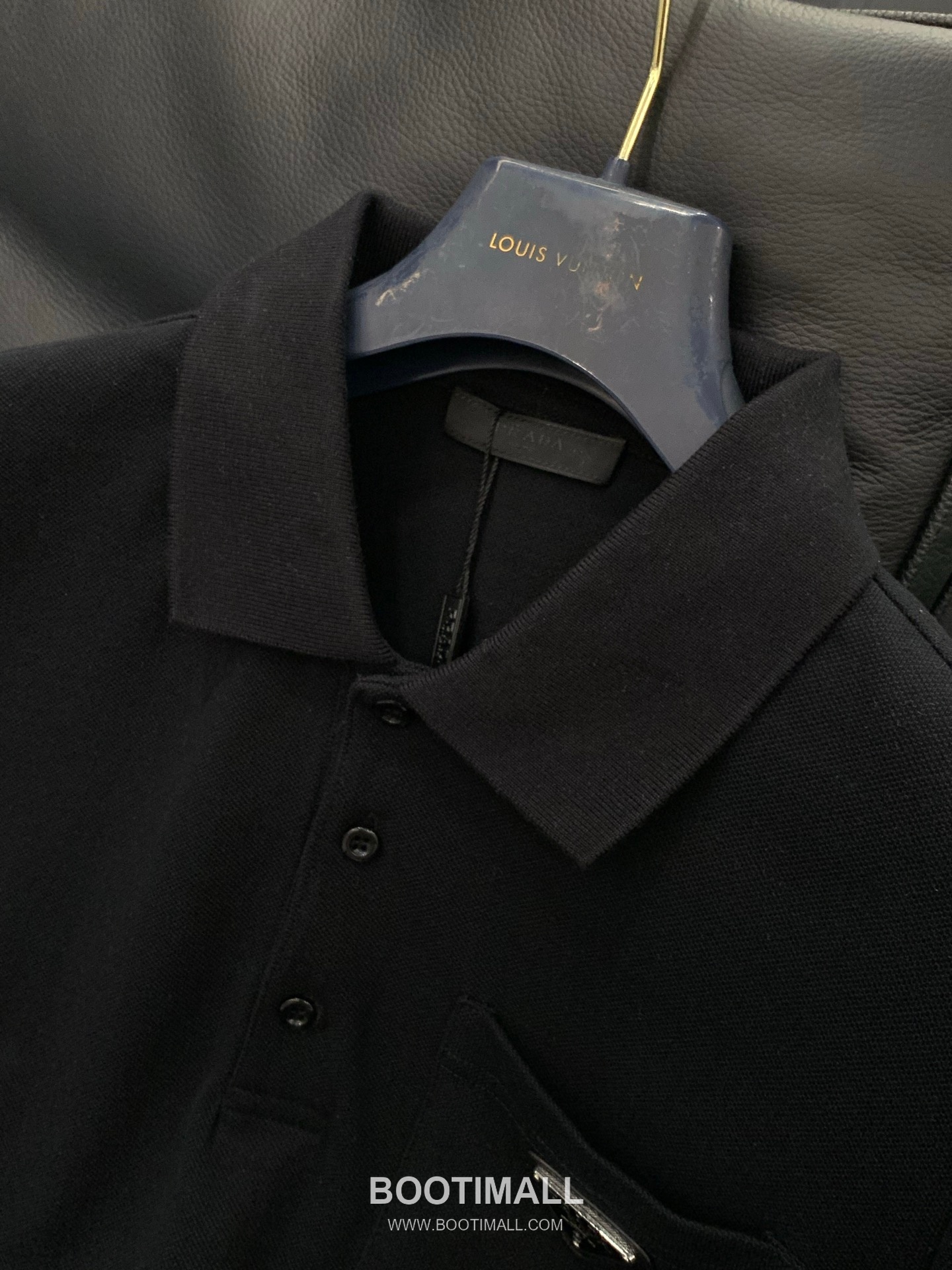 Prada SS26 Cotton Collared Short Sleeve T-Shirt with Logo Print 프라다 SS26 코튼 카라 반팔 티셔츠 로고 프린트 4