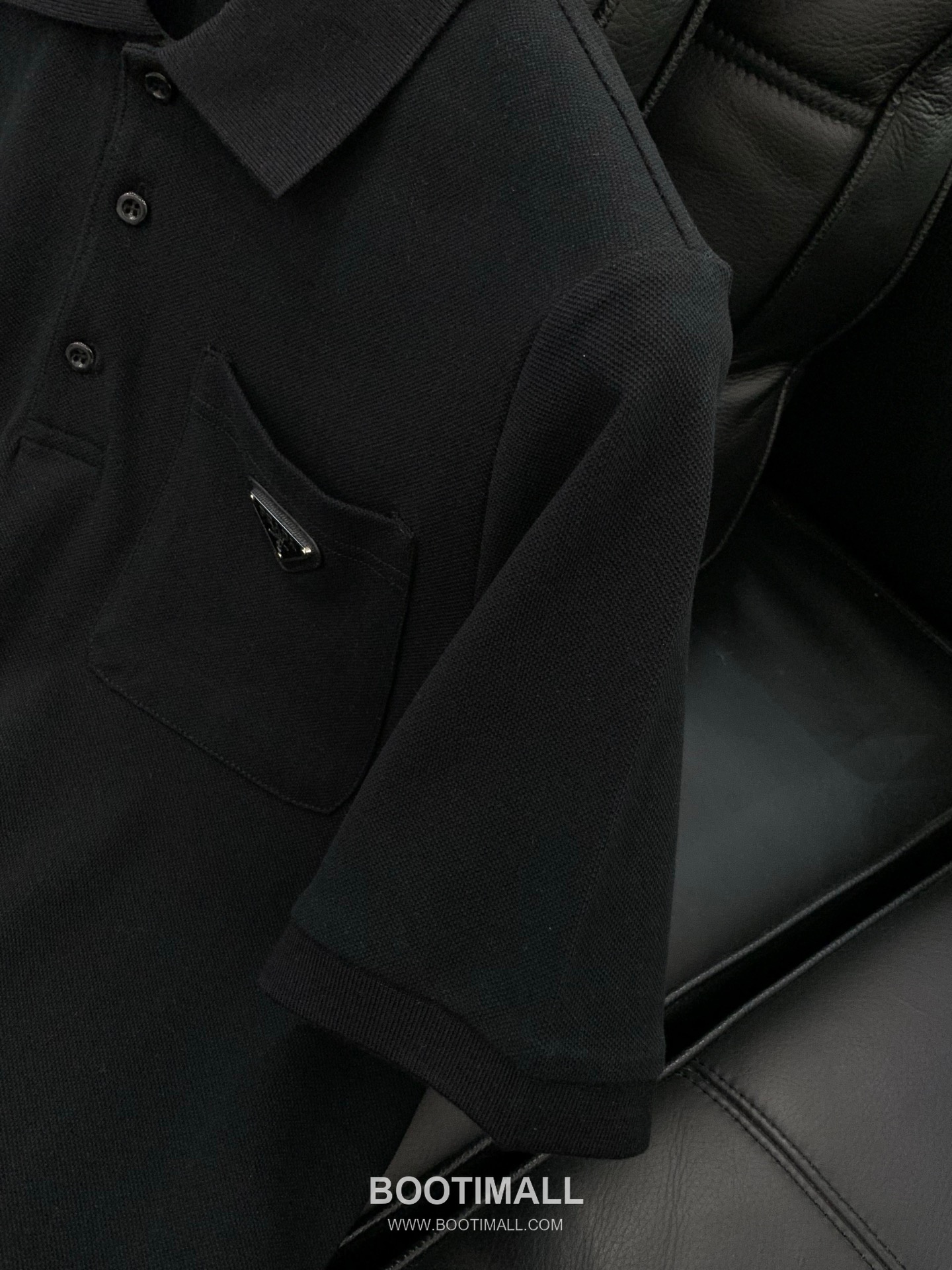 Prada SS26 Cotton Collared Short Sleeve T-Shirt with Logo Print 프라다 SS26 코튼 카라 반팔 티셔츠 로고 프린트 5