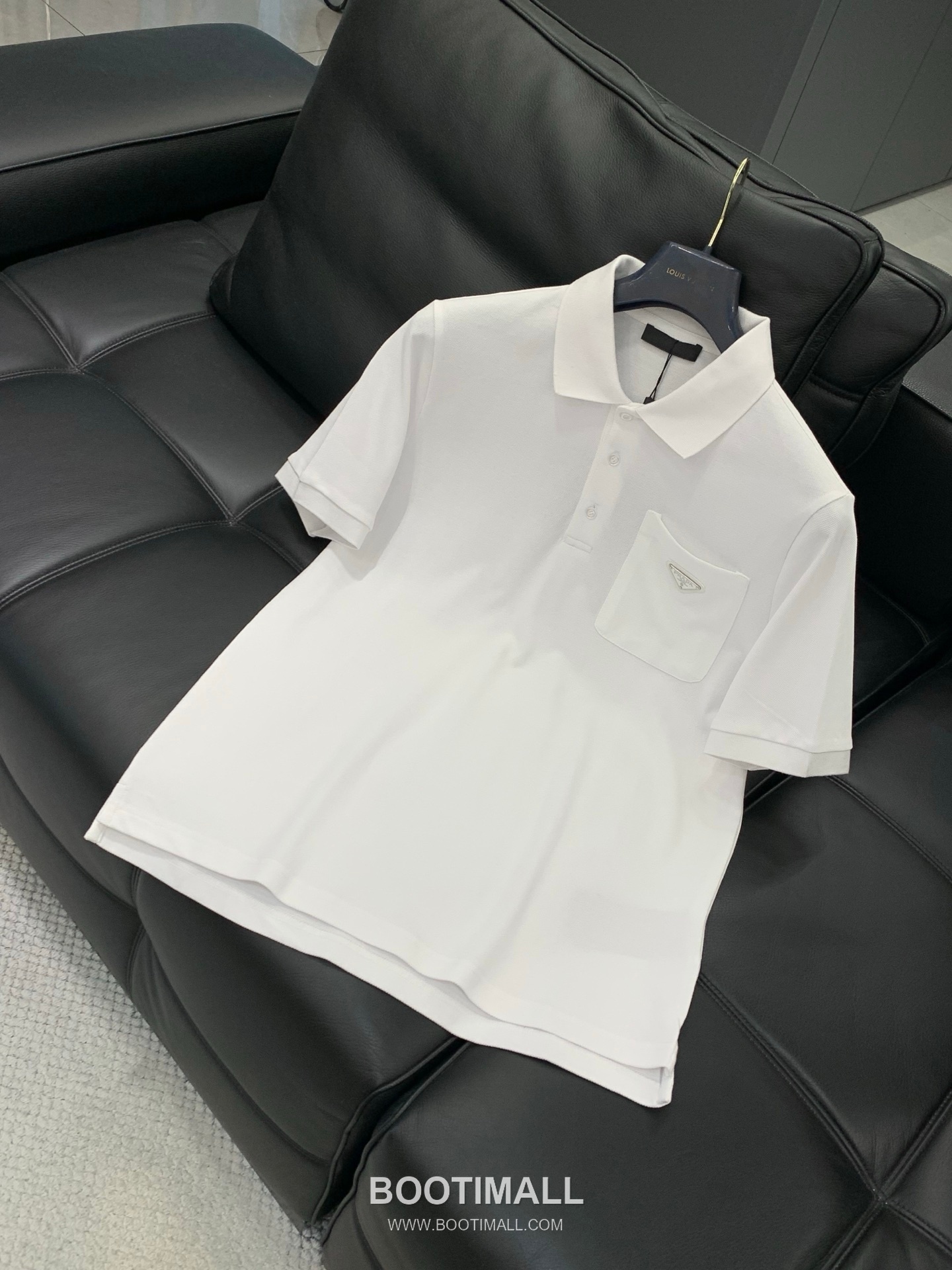 Prada SS26 Cotton Collared Short Sleeve T-Shirt with Logo Print 프라다 SS26 코튼 카라 반팔 티셔츠 로고 프린트 3