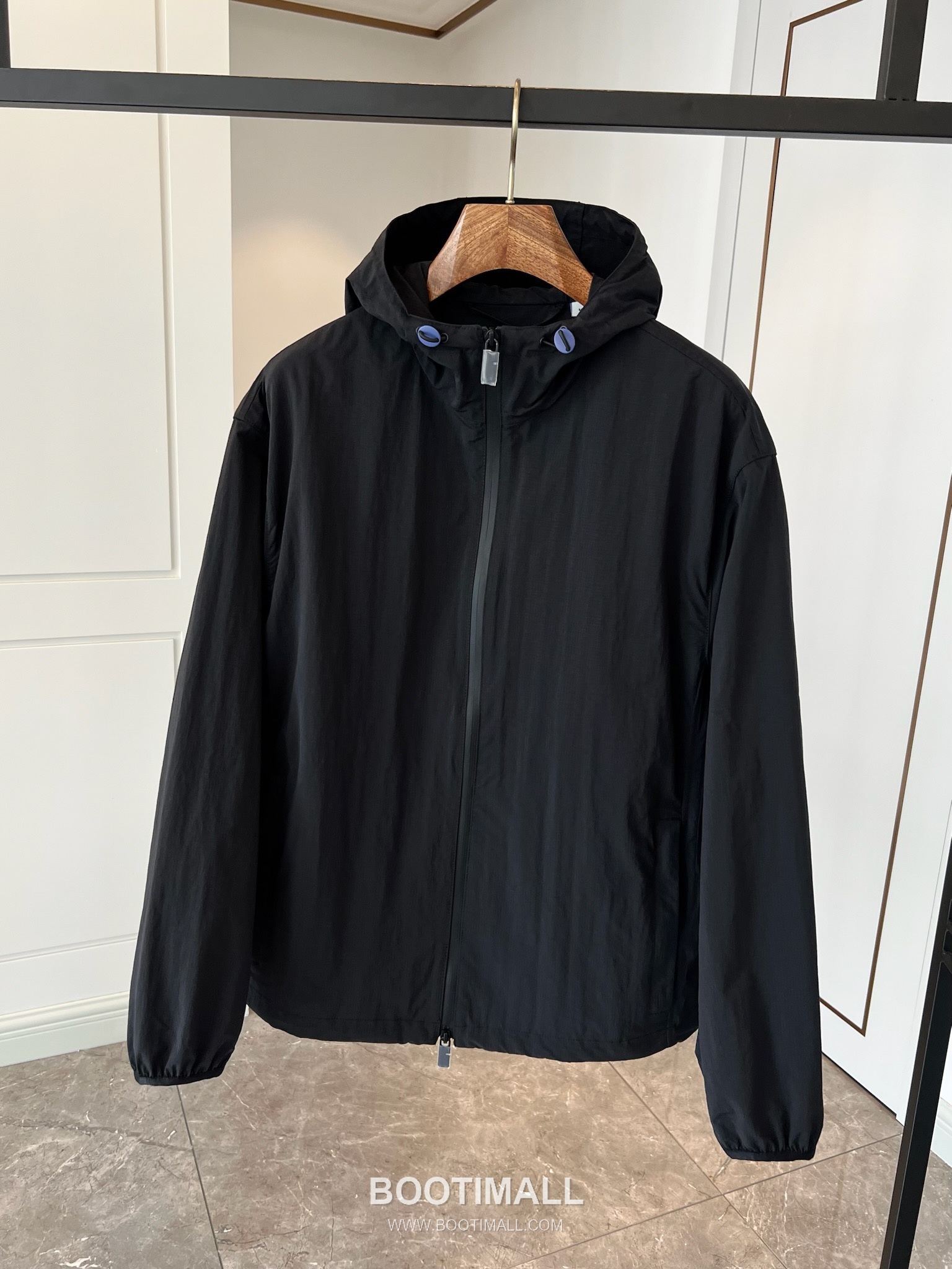 Burberry EKD Embroidered Nylon Hooded Jacket with Lightweight Design 버버리 EKD 자수 나일론 후드 재킷 라이트웨이트 디자인 4
