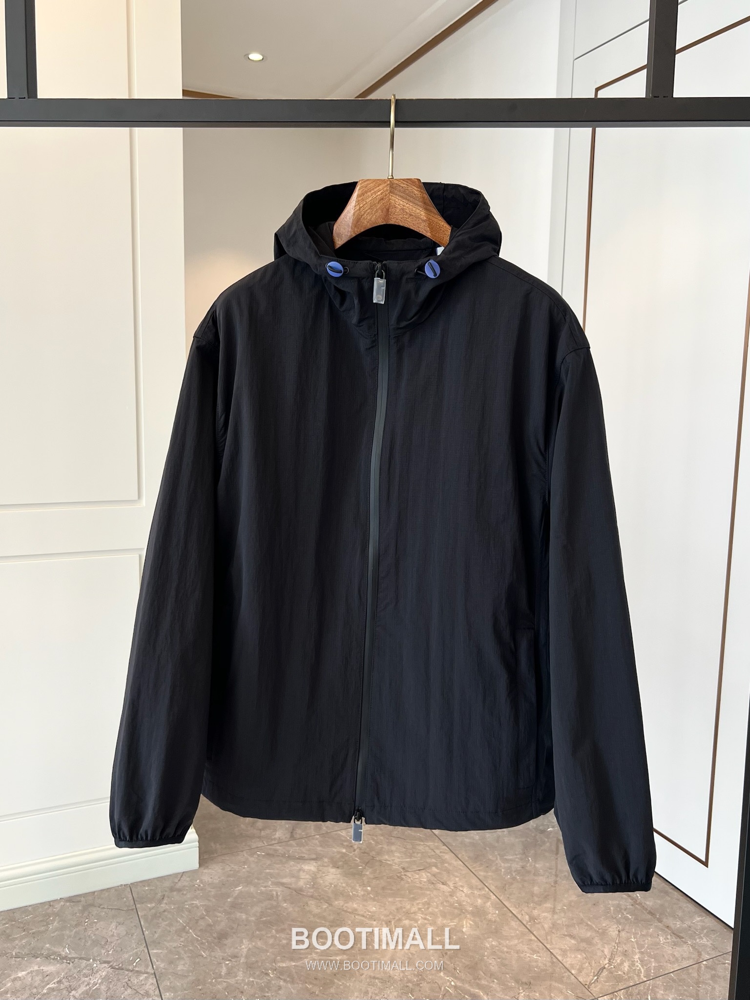 Burberry EKD Embroidered Nylon Hooded Jacket with Lightweight Design 버버리 EKD 자수 나일론 후드 재킷 라이트웨이트 디자인 5