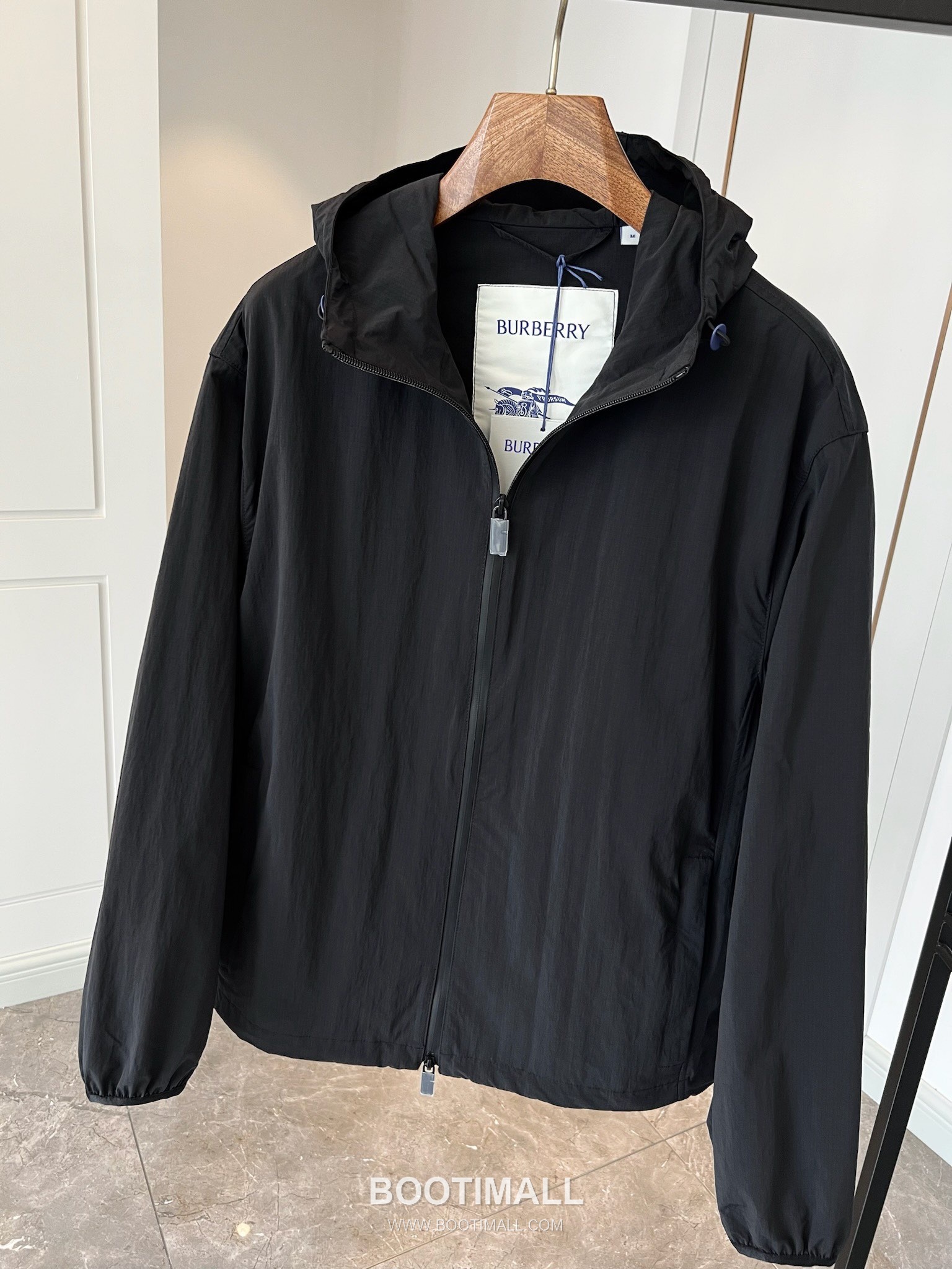 Burberry EKD Embroidered Nylon Hooded Jacket with Lightweight Design 버버리 EKD 자수 나일론 후드 재킷 라이트웨이트 디자인 7