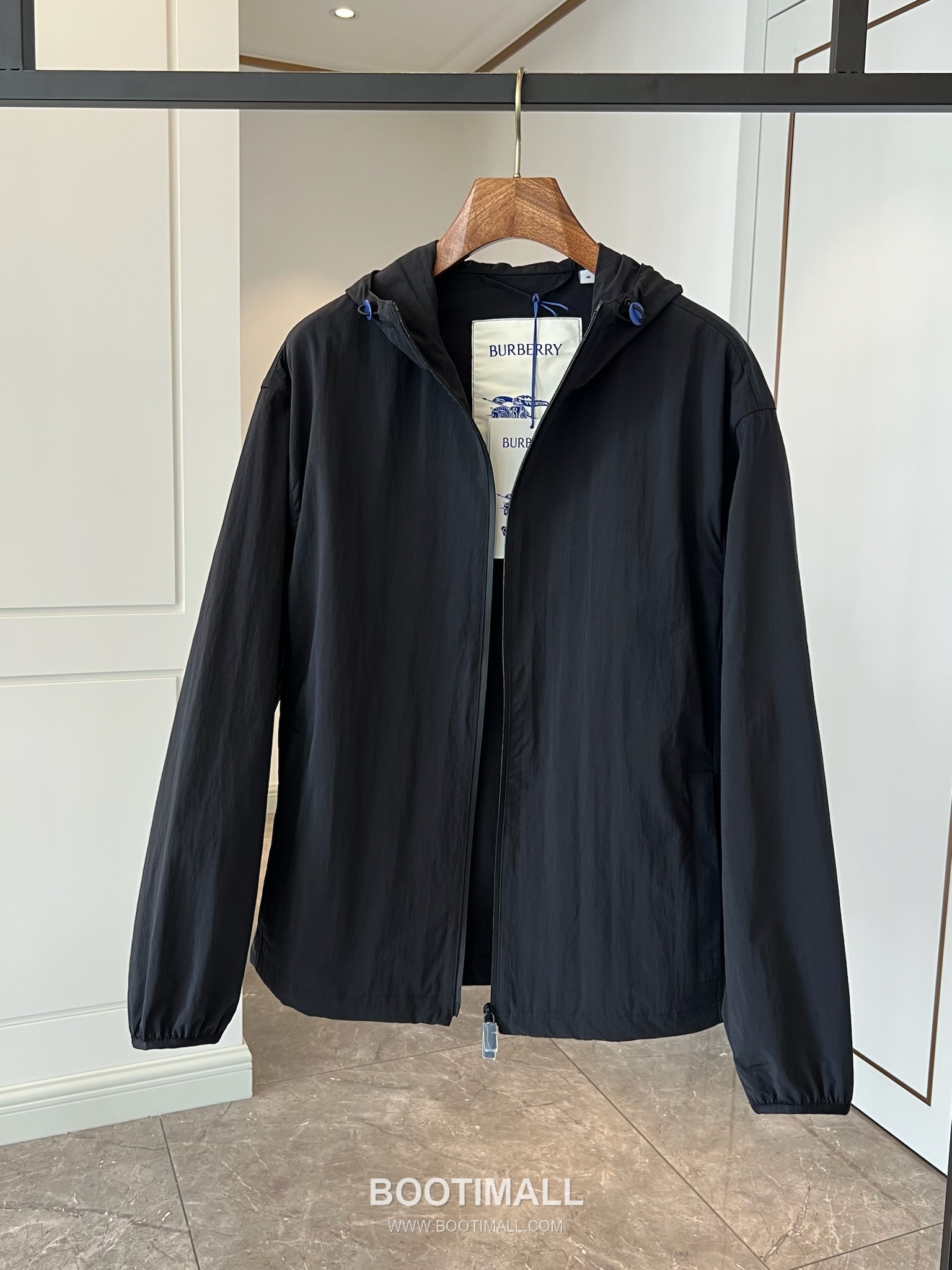 Burberry EKD Embroidered Nylon Hooded Jacket with Lightweight Design 버버리 EKD 자수 나일론 후드 재킷 라이트웨이트 디자인 10