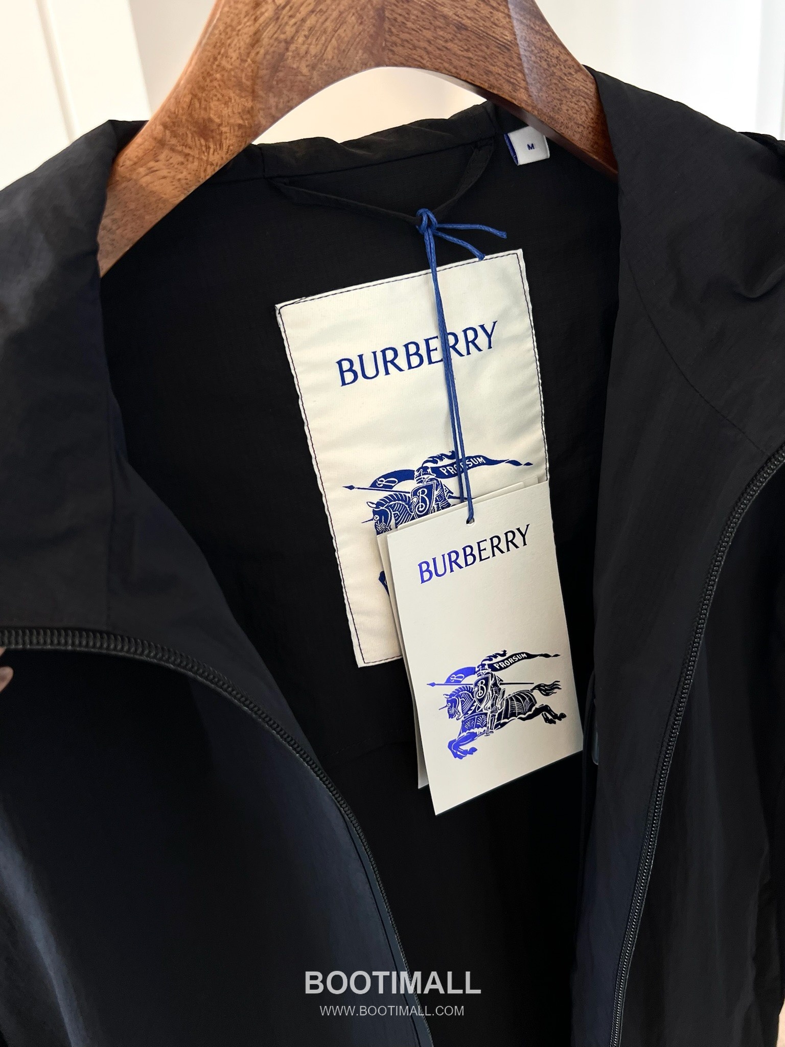Burberry EKD Embroidered Nylon Hooded Jacket with Lightweight Design 버버리 EKD 자수 나일론 후드 재킷 라이트웨이트 디자인 15