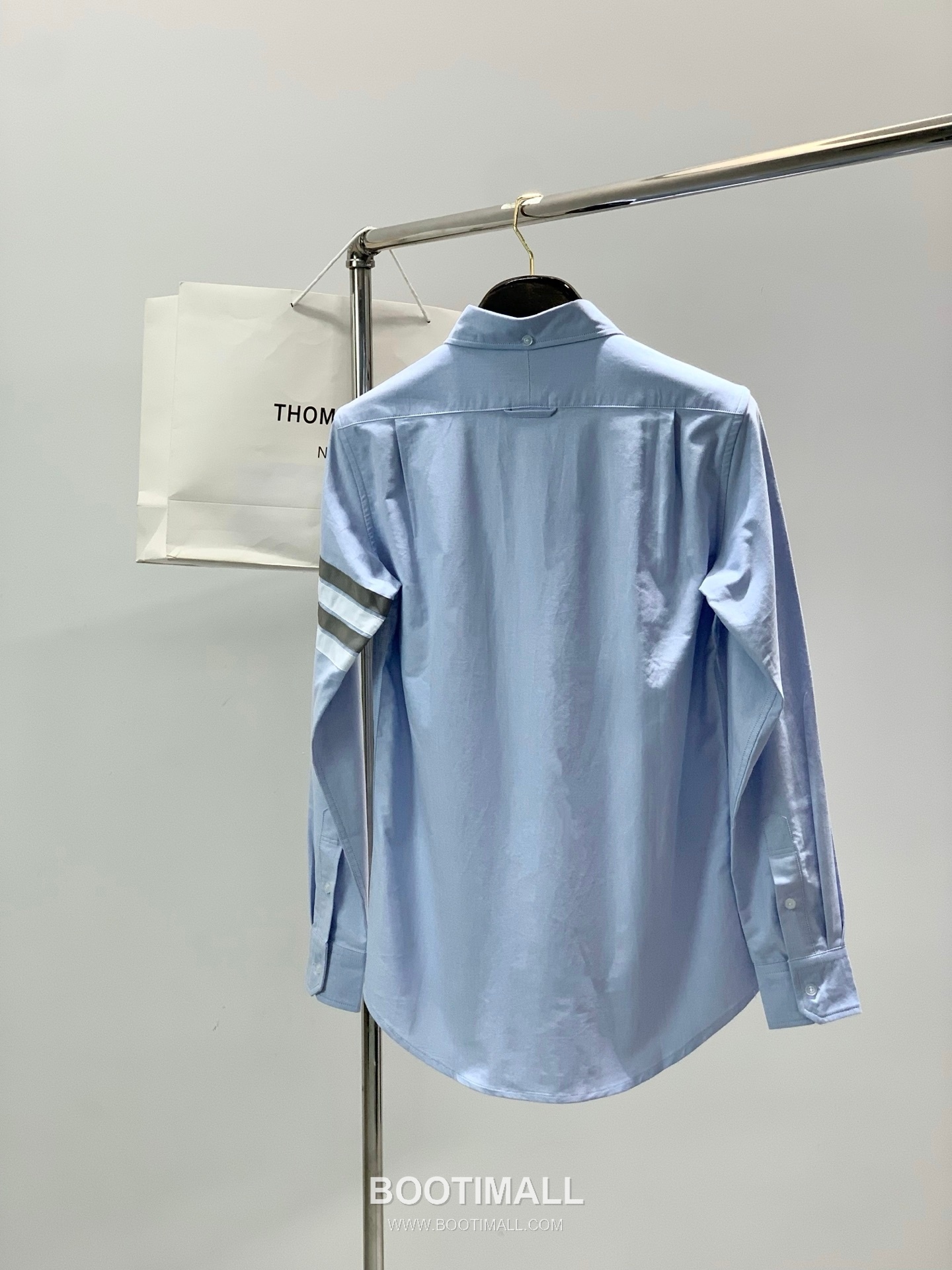 Thom Browne SS26 Cotton Long Sleeve Shirt with Logo Print 톰브라운 SS26 코튼 롱슬리브 셔츠 로고 프린트 2