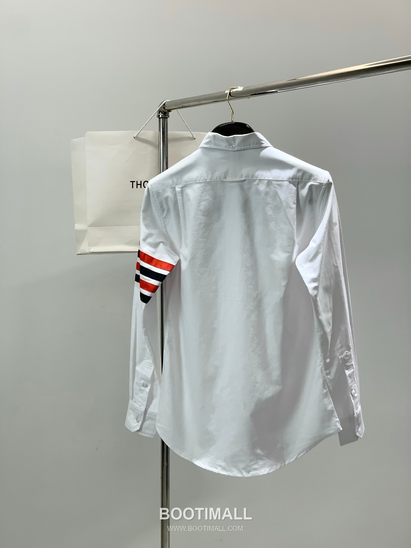 Thom Browne SS26 Cotton Long Sleeve Shirt with Logo Print 톰브라운 SS26 코튼 롱슬리브 셔츠 로고 프린트 2