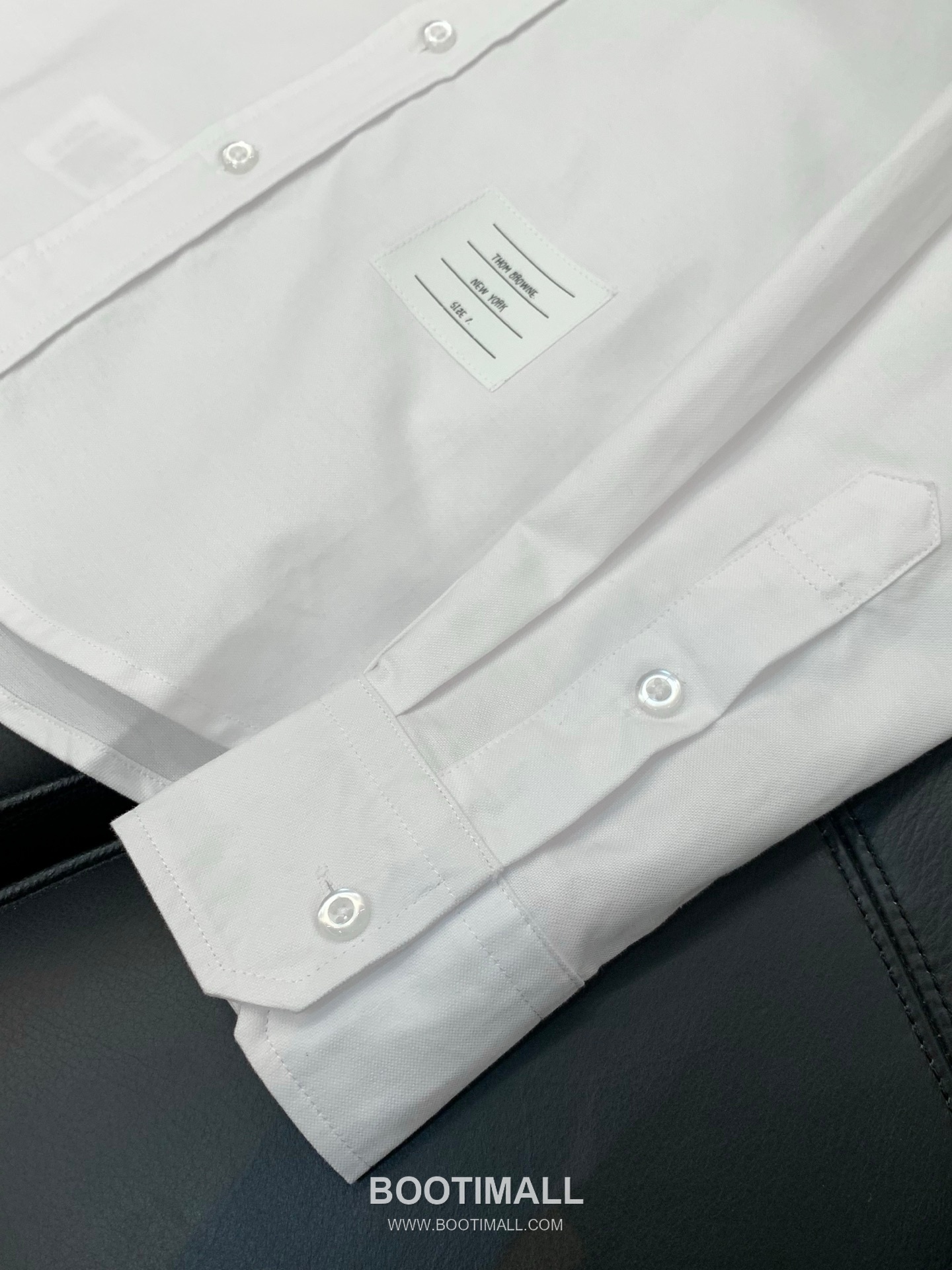 Thom Browne SS26 Cotton Long Sleeve Shirt with Logo Print 톰브라운 SS26 코튼 롱슬리브 셔츠 로고 프린트 7