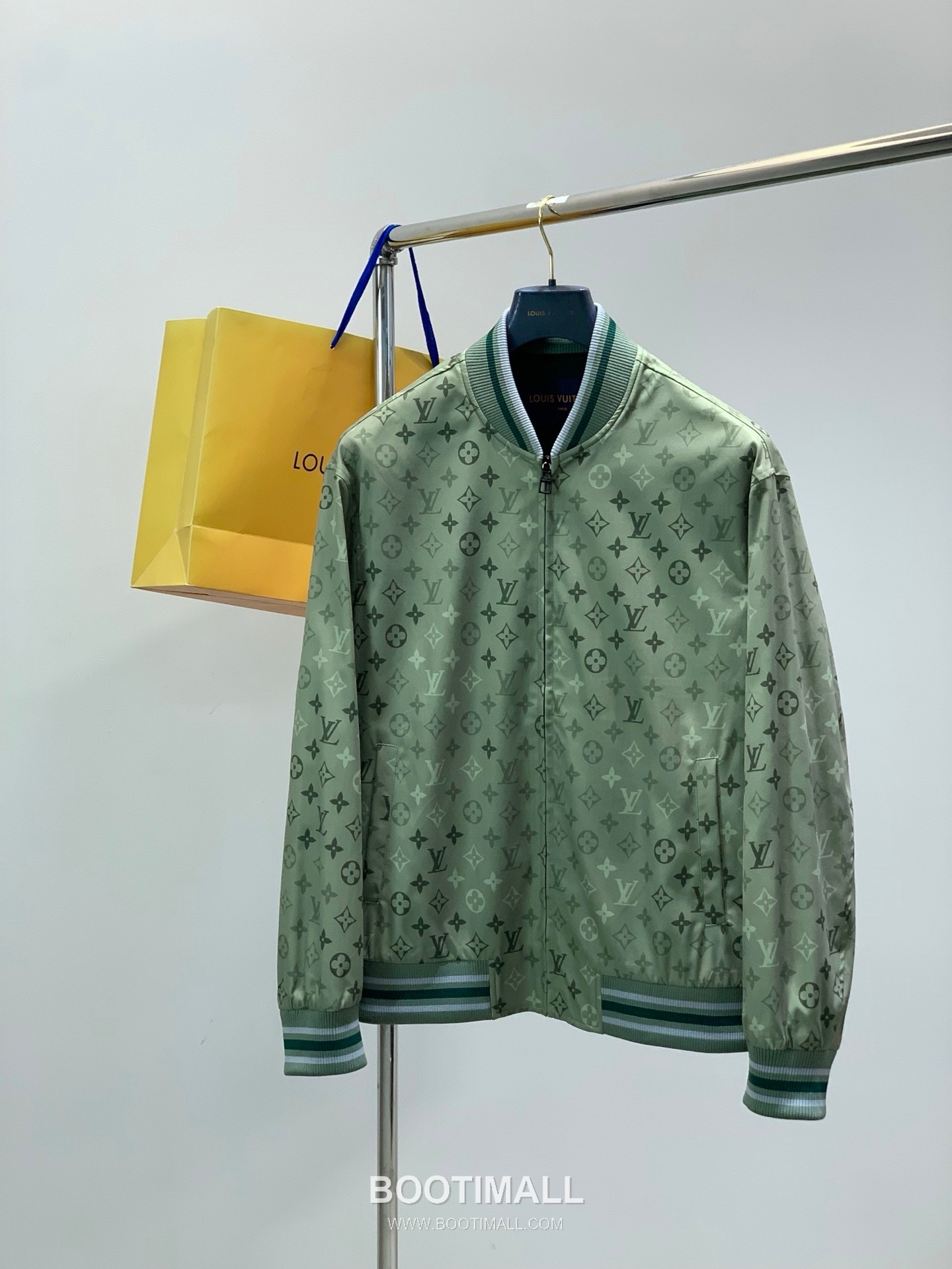 Louis Vuitton SS26 Cotton Blend Zip Jacket with Logo Print 루이비통 SS26 코튼 혼방 집 재킷 로고 프린트 1