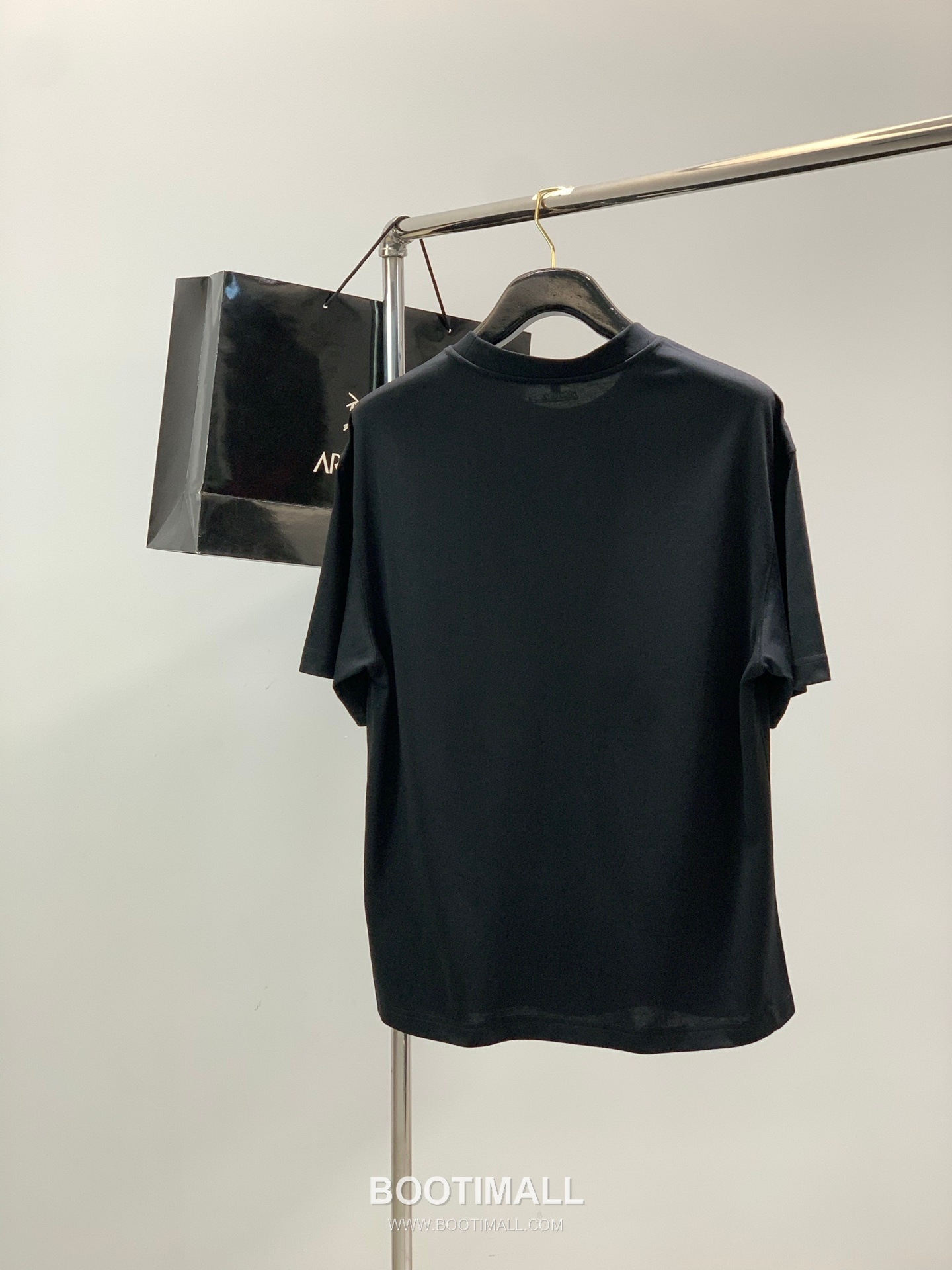 Arc'teryx SS26 Cotton Crewneck T-Shirt with Minimal Design 아크테릭스 SS26 코튼 크루넥 티셔츠 미니멀 디자인 2