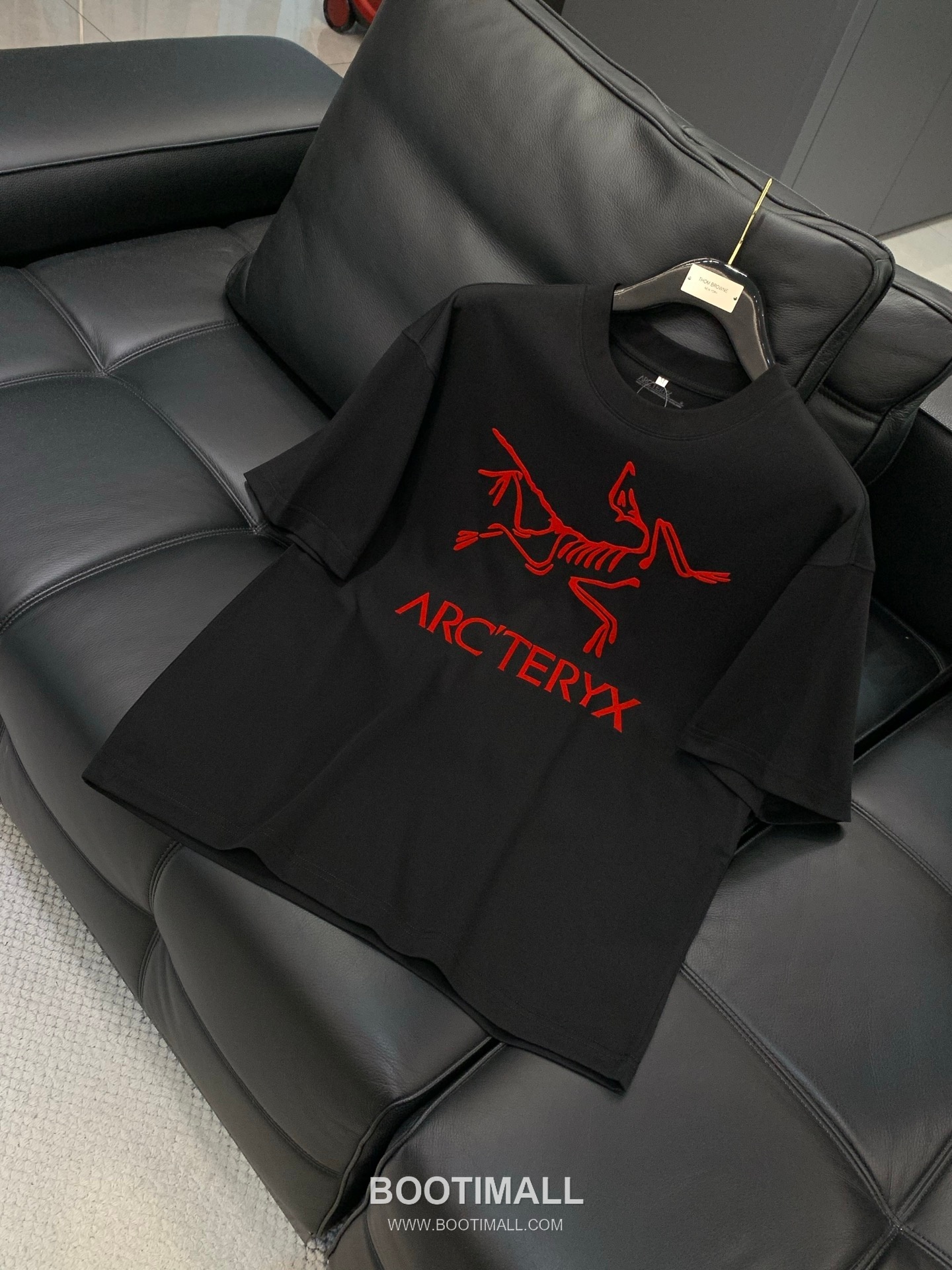 Arc'teryx SS26 Cotton Crewneck T-Shirt with Minimal Design 아크테릭스 SS26 코튼 크루넥 티셔츠 미니멀 디자인 3