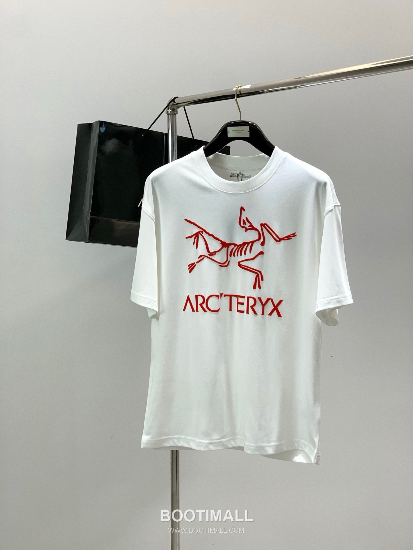 Arc'teryx SS26 Cotton Crewneck T-Shirt with Minimal Design 아크테릭스 SS26 코튼 크루넥 티셔츠 미니멀 디자인 1