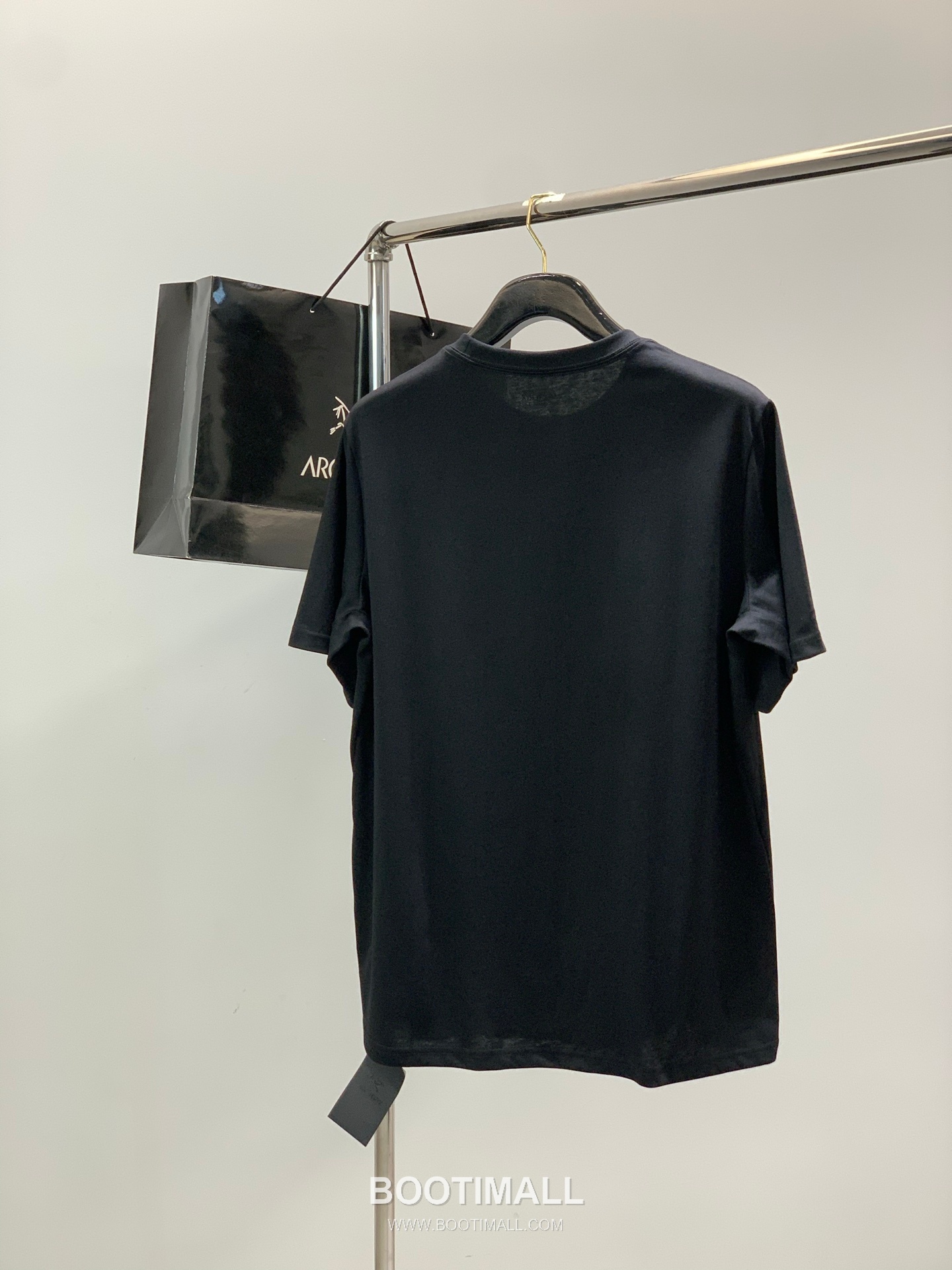 Arc'teryx SS26 Cotton Crewneck T-Shirt with Minimal Design 아크테릭스 SS26 코튼 크루넥 티셔츠 미니멀 디자인 2