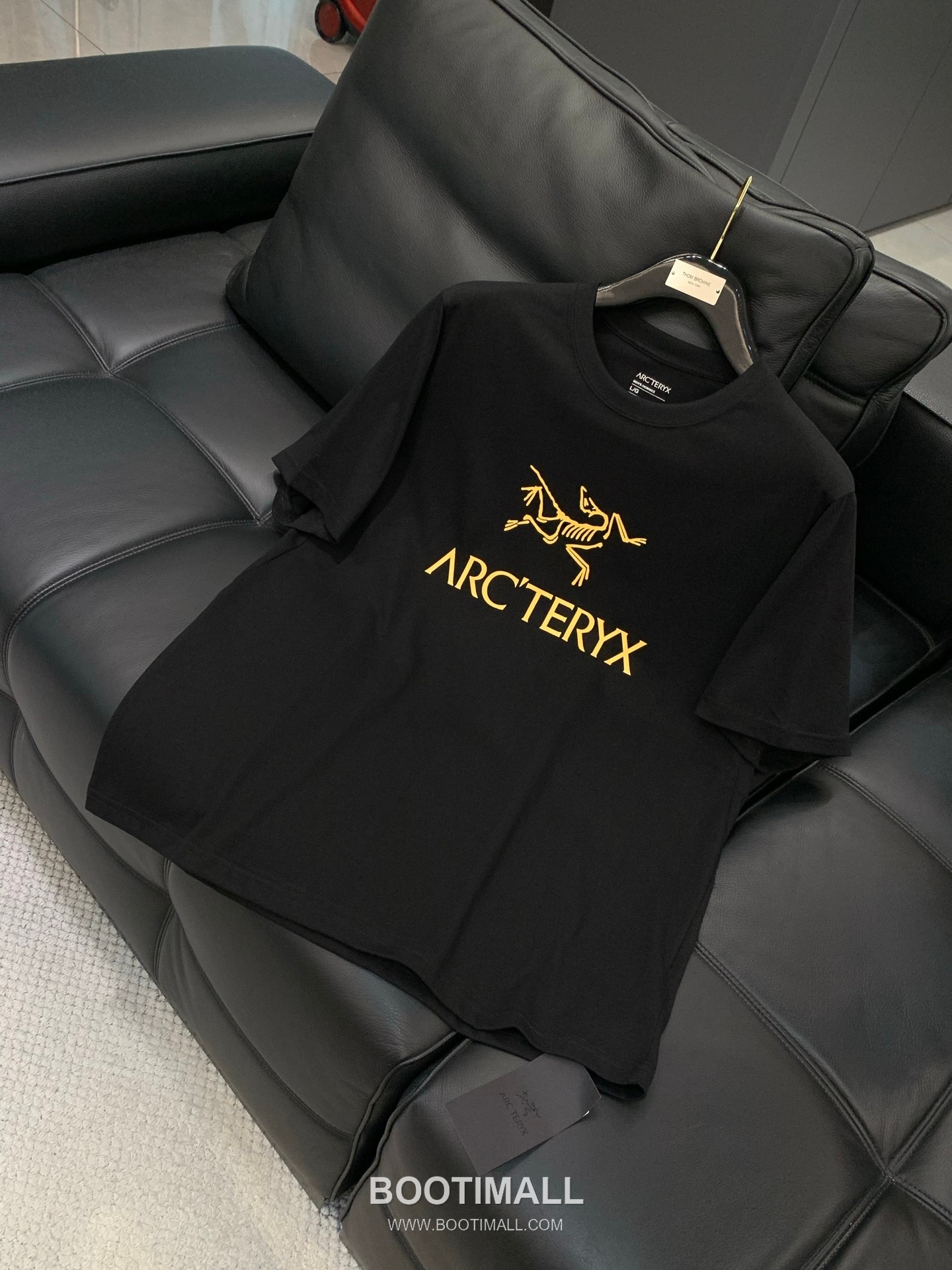 Arc'teryx SS26 Cotton Crewneck T-Shirt with Minimal Design 아크테릭스 SS26 코튼 크루넥 티셔츠 미니멀 디자인 3