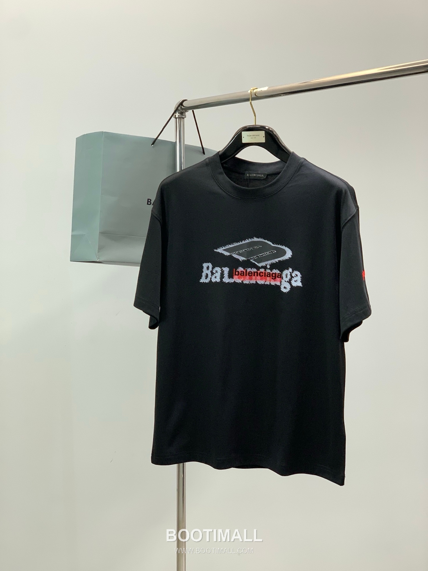 Balenciaga SS26 Cotton Crewneck T-Shirt with Logo Print 발렌시아가 SS26 코튼 크루넥 티셔츠 로고 프린트 1