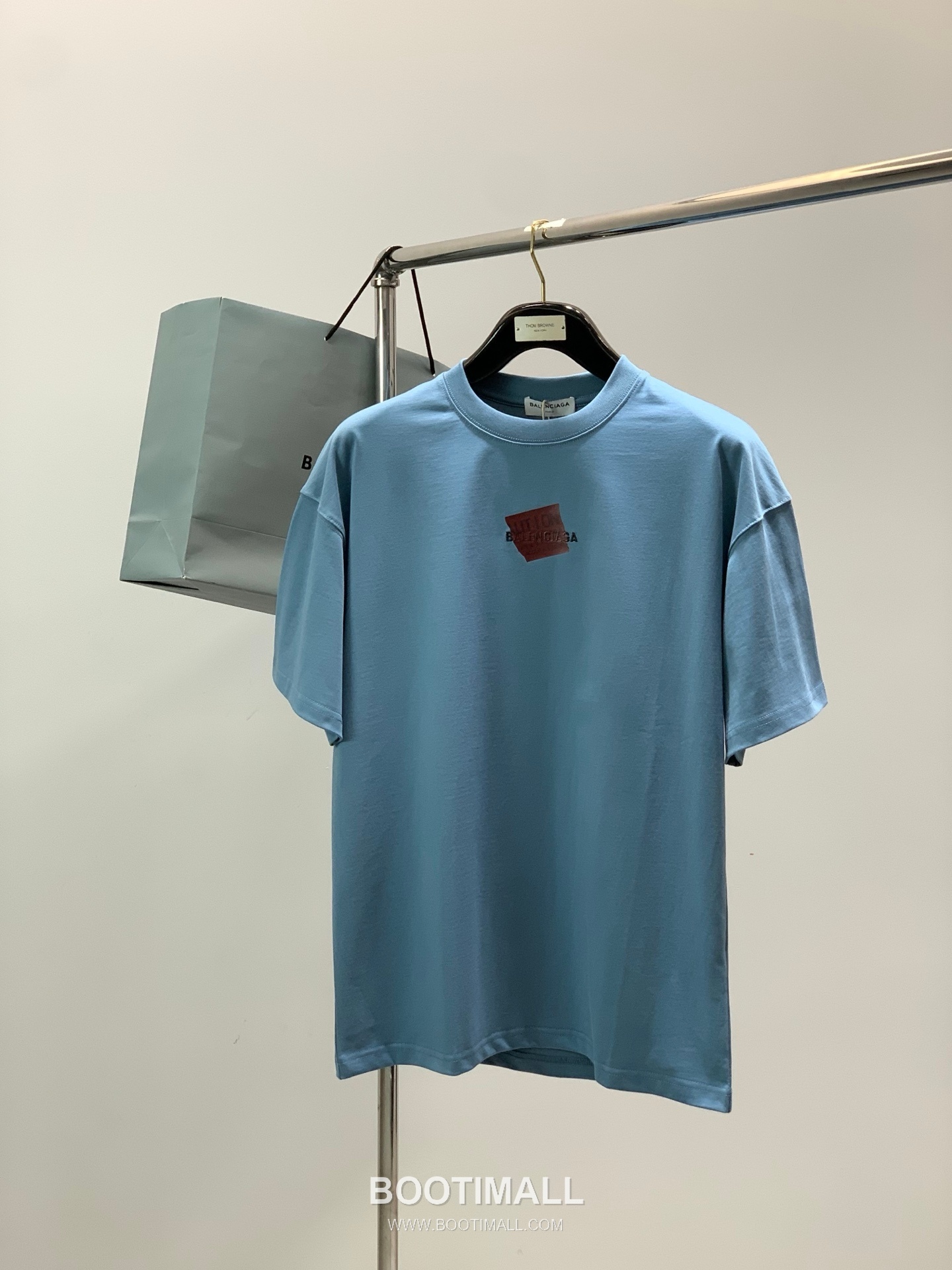 Balenciaga SS26 Cotton Crewneck T-Shirt with Embroidered and Printed Logo 발렌시아가 SS26 코튼 크루넥 티셔츠 자수 프린트 로고 1