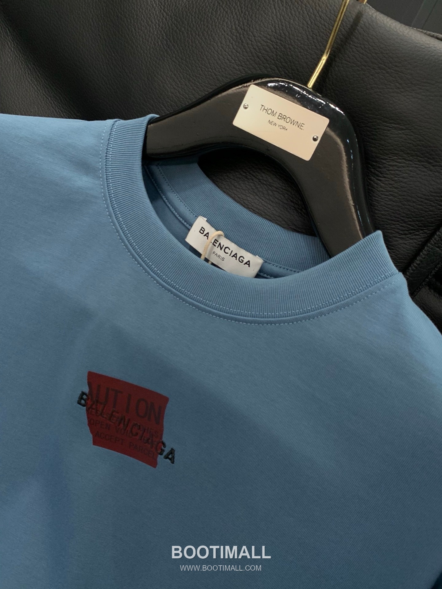 Balenciaga SS26 Cotton Crewneck T-Shirt with Embroidered and Printed Logo 발렌시아가 SS26 코튼 크루넥 티셔츠 자수 프린트 로고 4