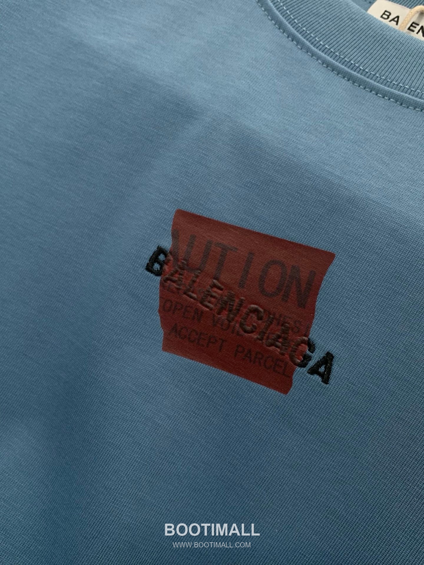 Balenciaga SS26 Cotton Crewneck T-Shirt with Embroidered and Printed Logo 발렌시아가 SS26 코튼 크루넥 티셔츠 자수 프린트 로고 6