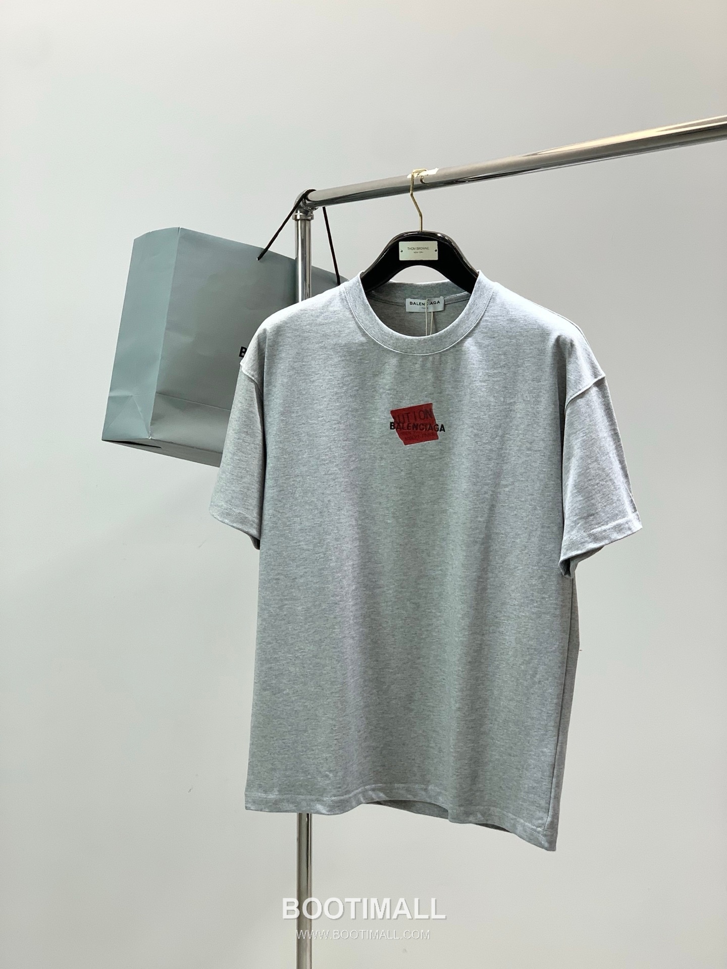 Balenciaga SS26 Cotton Crewneck T-Shirt with Embroidered and Printed Logo 발렌시아가 SS26 코튼 크루넥 티셔츠 자수 프린트 로고 1