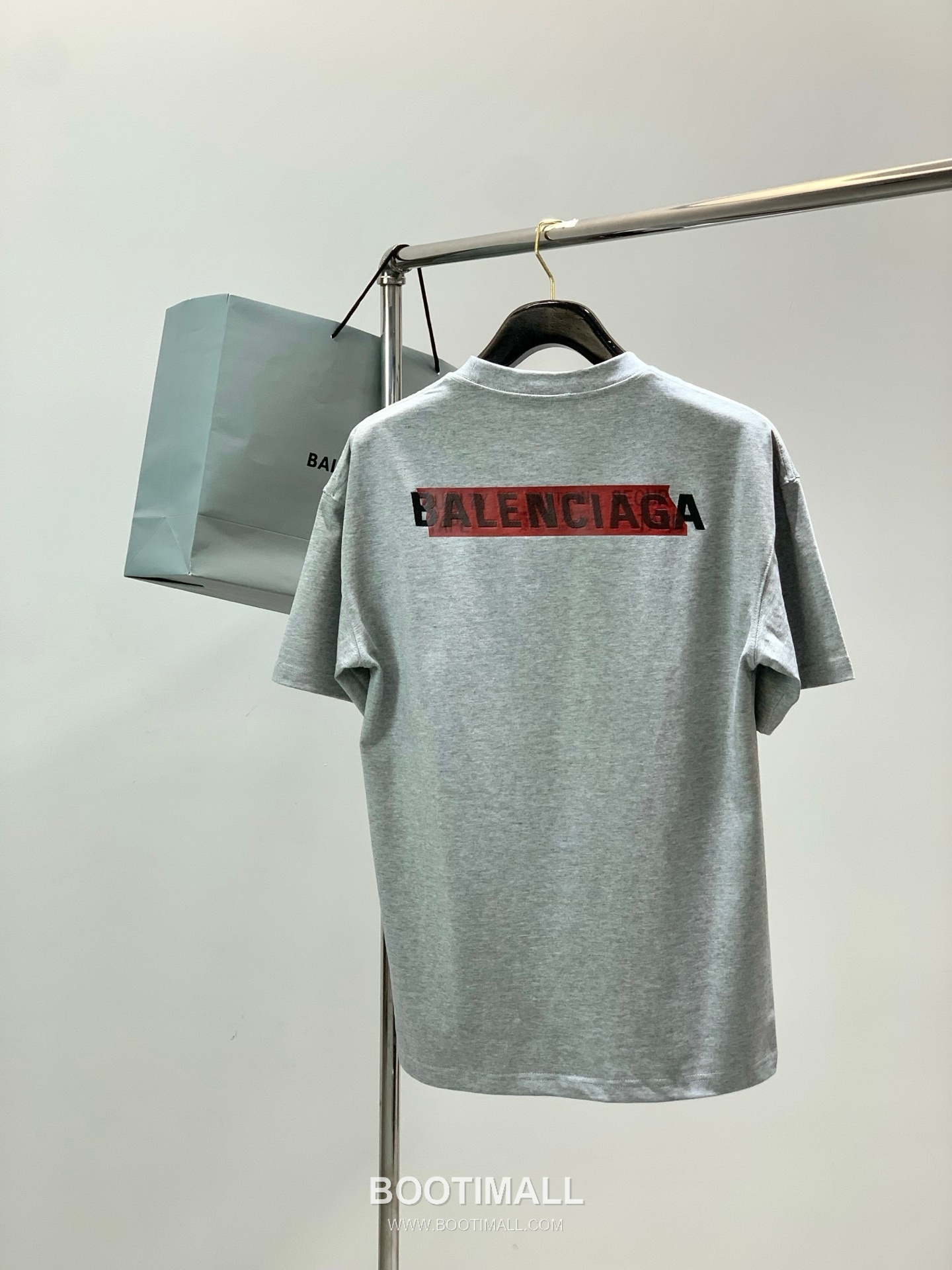 Balenciaga SS26 Cotton Crewneck T-Shirt with Embroidered and Printed Logo 발렌시아가 SS26 코튼 크루넥 티셔츠 자수 프린트 로고 2