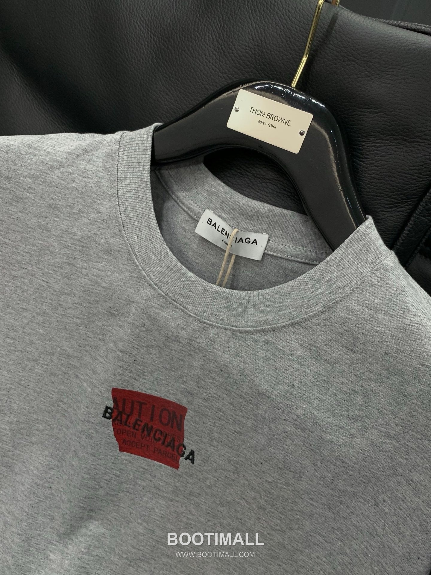Balenciaga SS26 Cotton Crewneck T-Shirt with Embroidered and Printed Logo 발렌시아가 SS26 코튼 크루넥 티셔츠 자수 프린트 로고 4