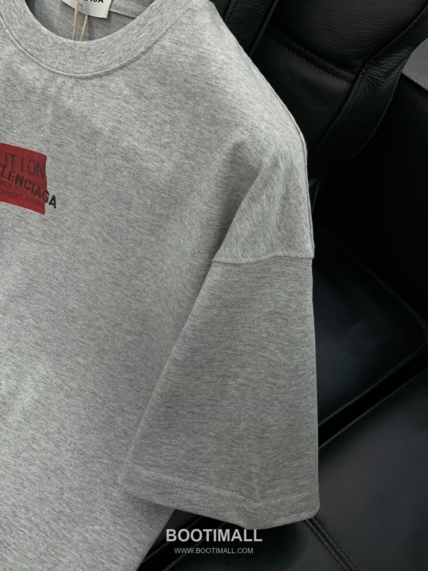 Balenciaga SS26 Cotton Crewneck T-Shirt with Embroidered and Printed Logo 발렌시아가 SS26 코튼 크루넥 티셔츠 자수 프린트 로고 5