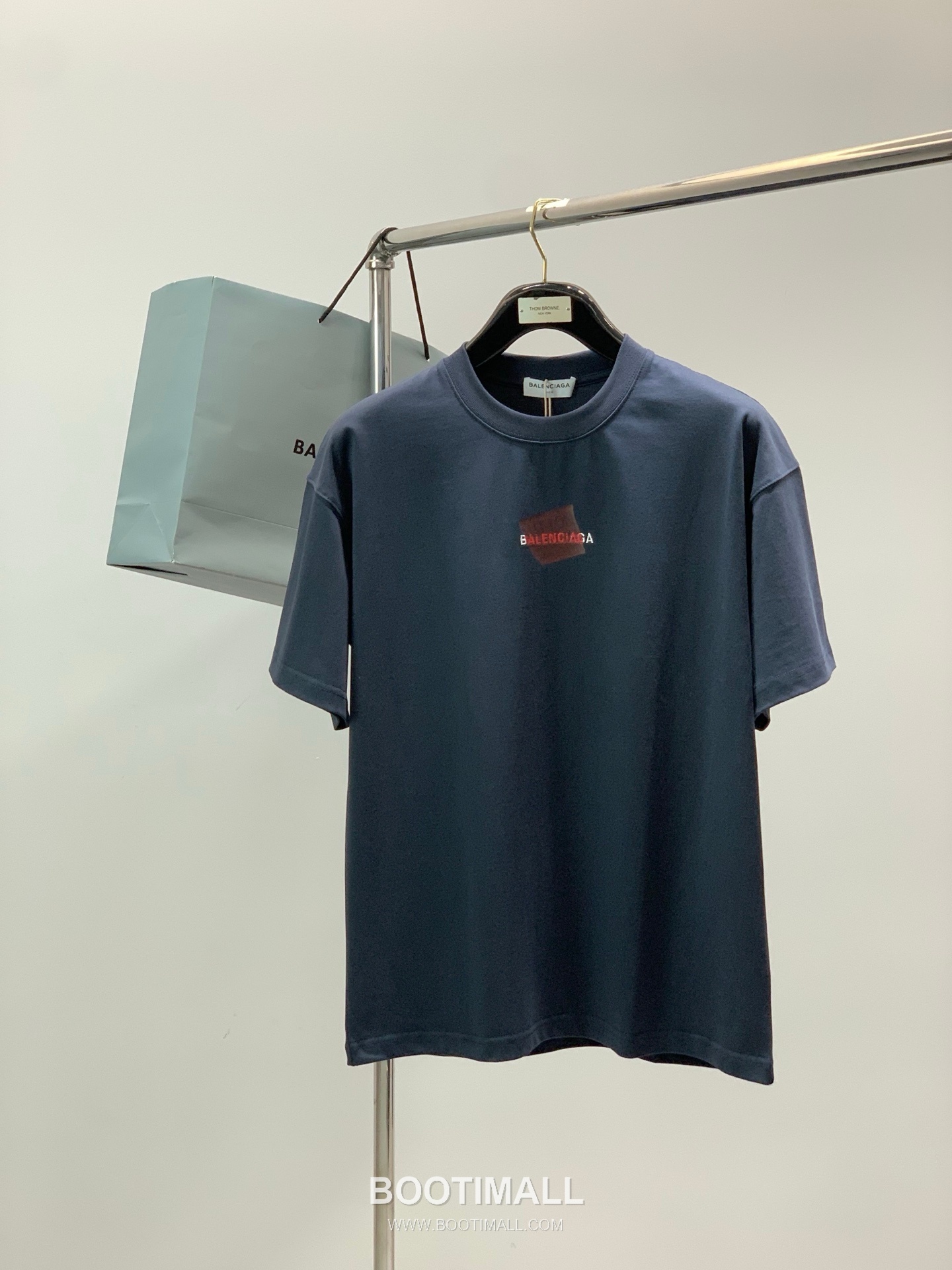 Balenciaga SS26 Cotton Crewneck T-Shirt with Embroidered and Printed Logo 발렌시아가 SS26 코튼 크루넥 티셔츠 자수 프린트 로고 1