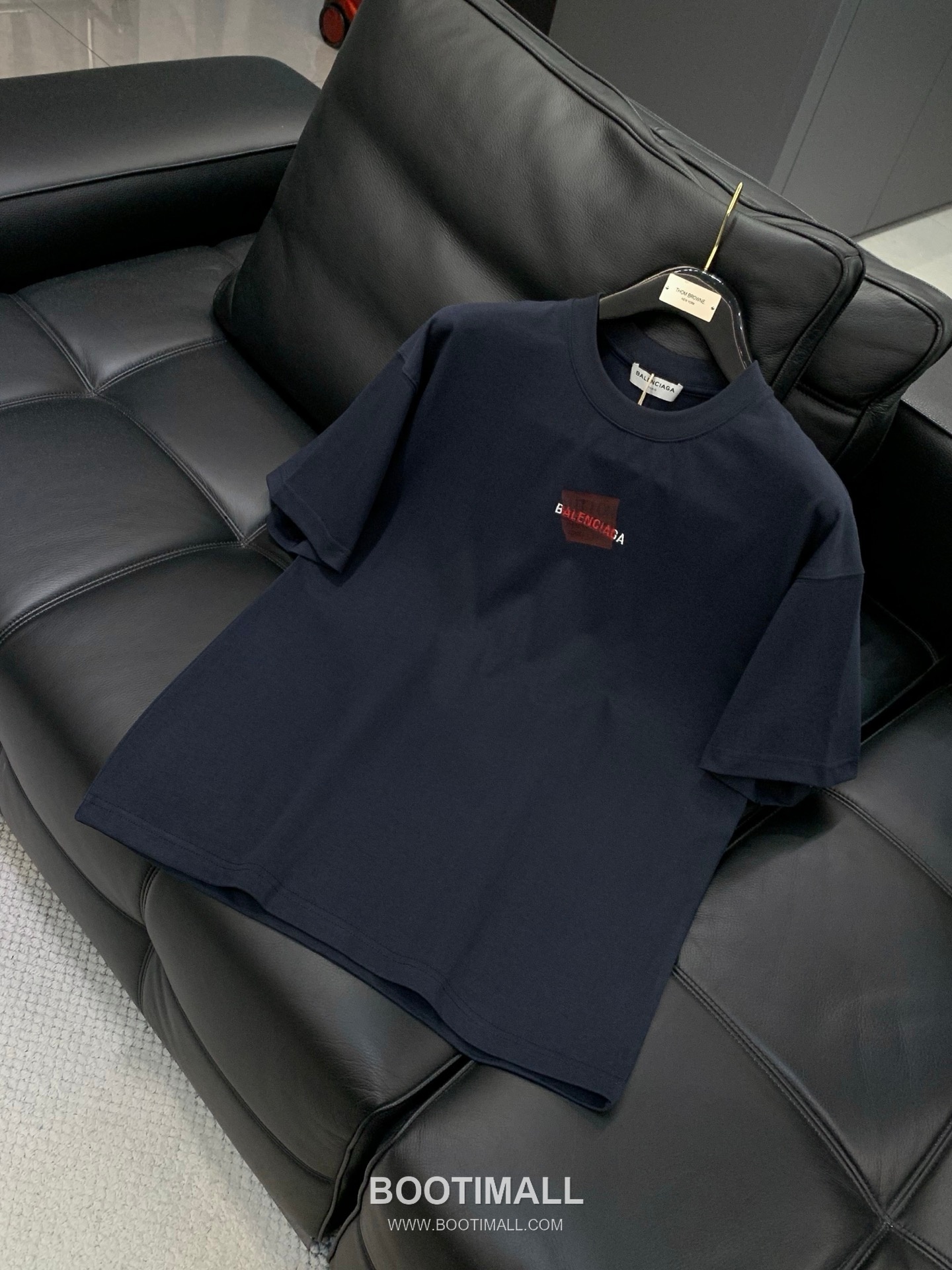 Balenciaga SS26 Cotton Crewneck T-Shirt with Embroidered and Printed Logo 발렌시아가 SS26 코튼 크루넥 티셔츠 자수 프린트 로고 3