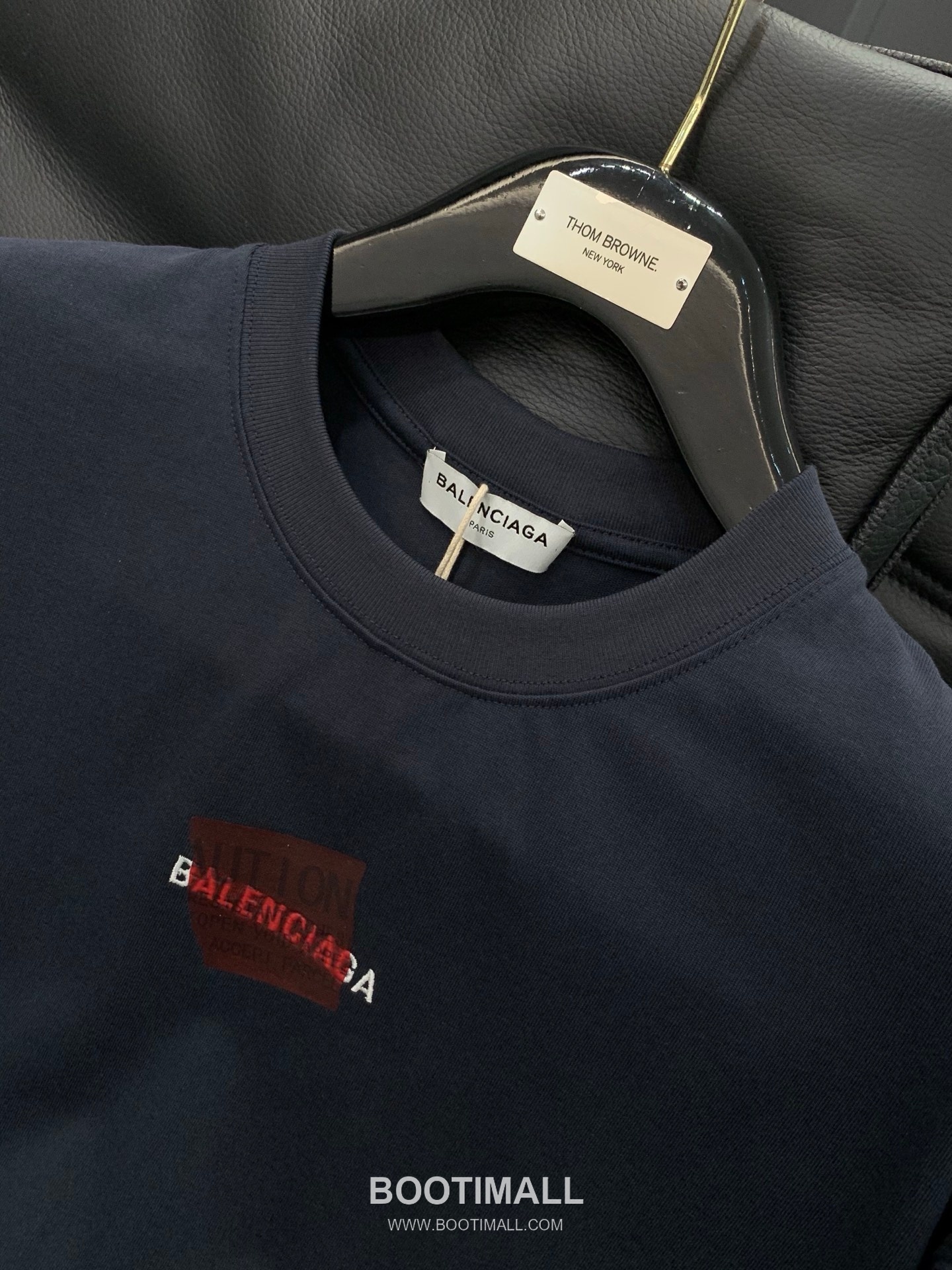 Balenciaga SS26 Cotton Crewneck T-Shirt with Embroidered and Printed Logo 발렌시아가 SS26 코튼 크루넥 티셔츠 자수 프린트 로고 4