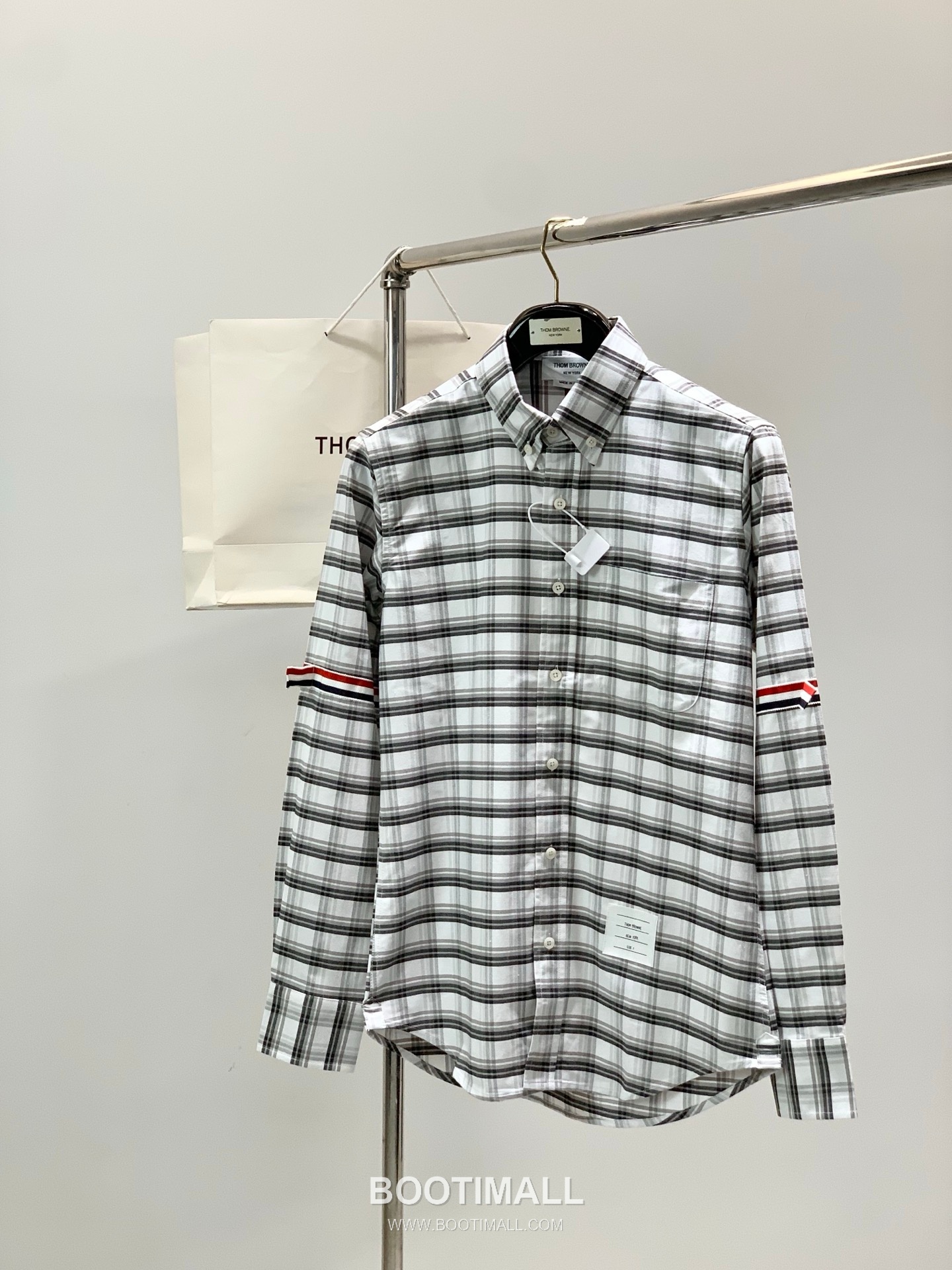 Thom Browne SS26 Cotton Long Sleeve Shirt with Logo Print 톰브라운 SS26 코튼 롱슬리브 셔츠 로고 프린트 1