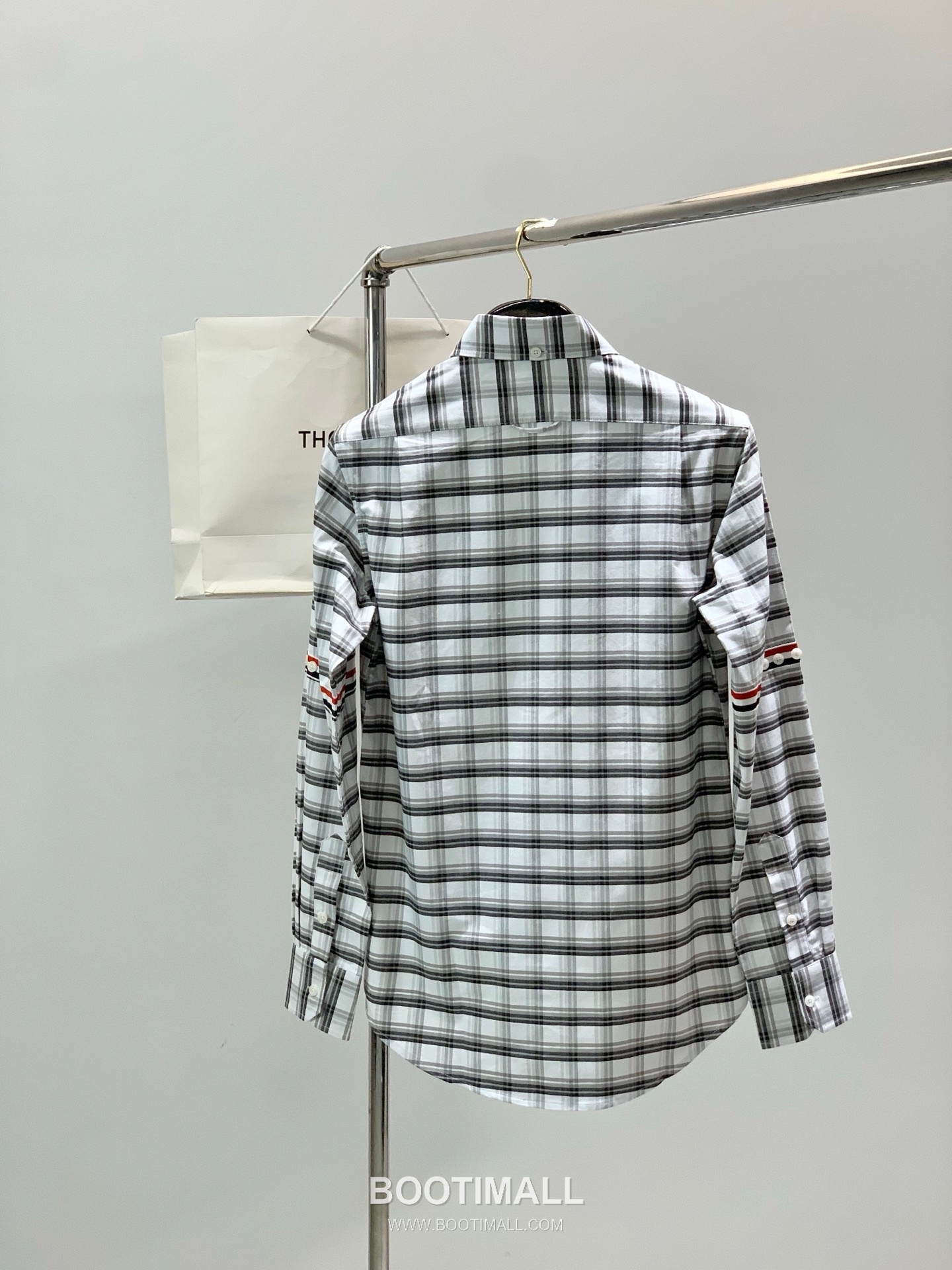 Thom Browne SS26 Cotton Long Sleeve Shirt with Logo Print 톰브라운 SS26 코튼 롱슬리브 셔츠 로고 프린트 2