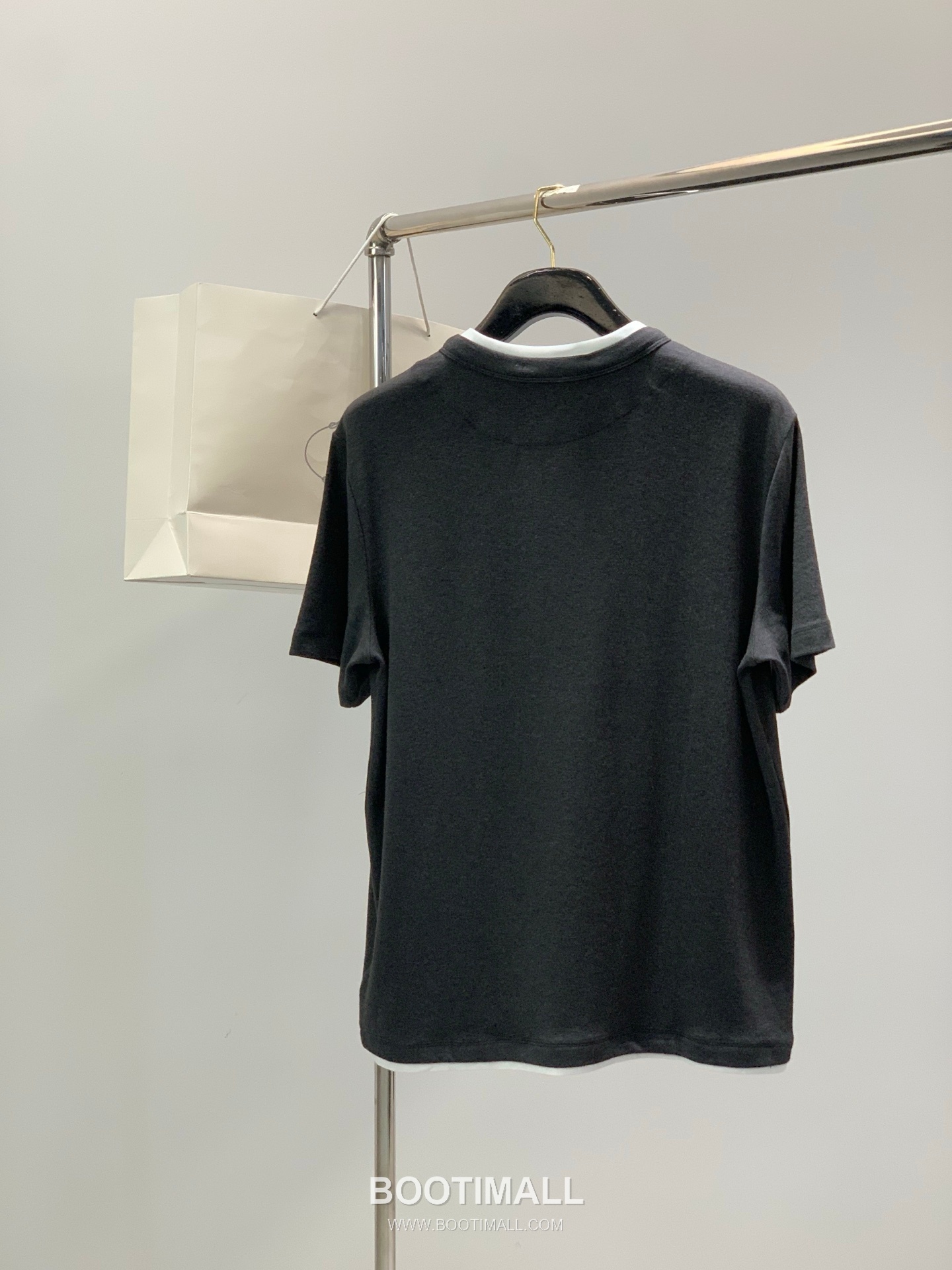 Prada SS26 Cotton Crewneck T-Shirt with Embroidered Logo 프라다 SS26 코튼 크루넥 티셔츠 자수 로고 2