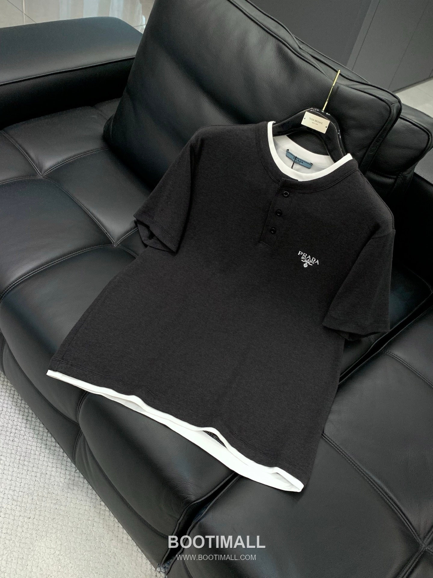 Prada SS26 Cotton Crewneck T-Shirt with Embroidered Logo 프라다 SS26 코튼 크루넥 티셔츠 자수 로고 3