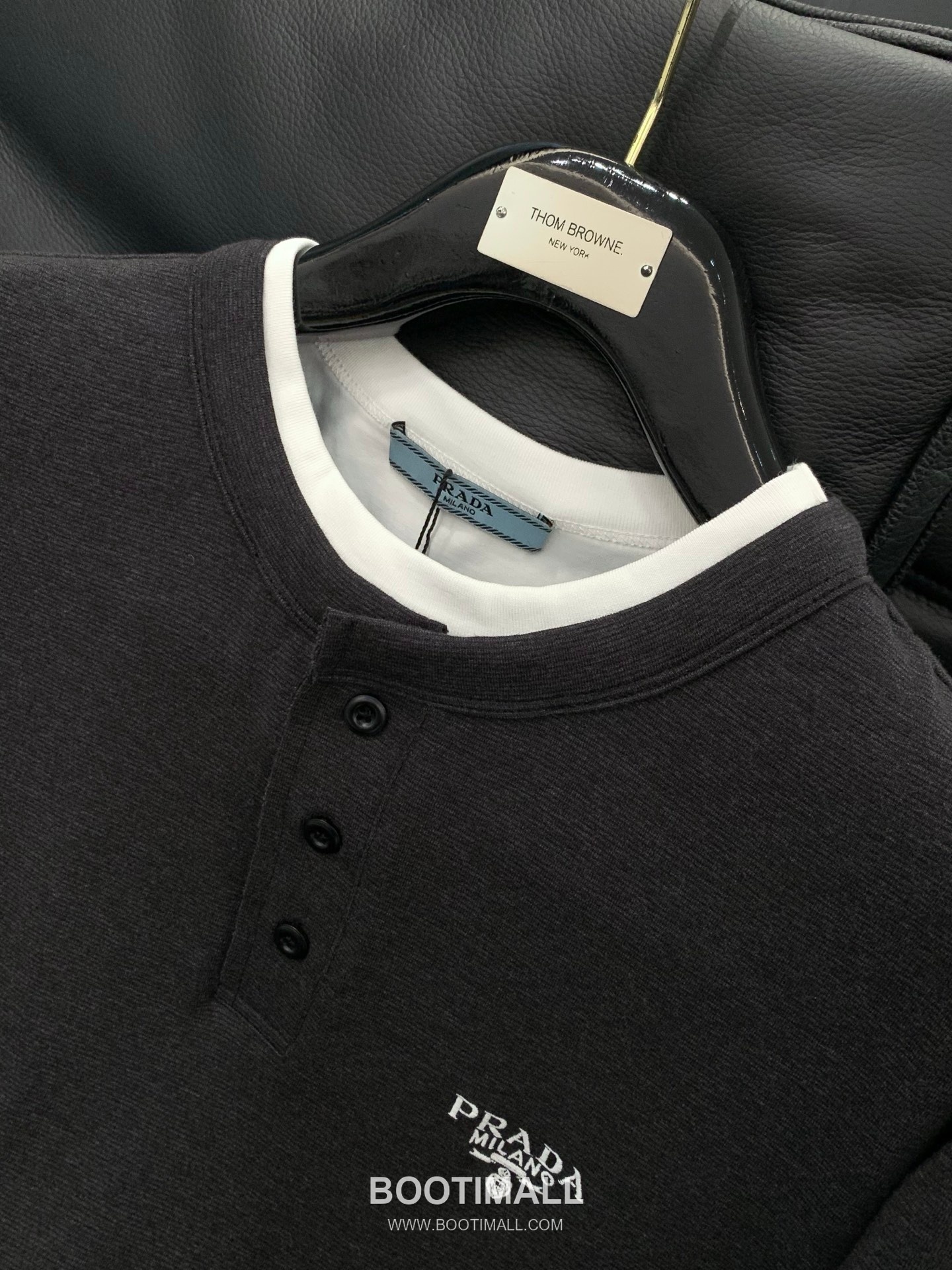 Prada SS26 Cotton Crewneck T-Shirt with Embroidered Logo 프라다 SS26 코튼 크루넥 티셔츠 자수 로고 4