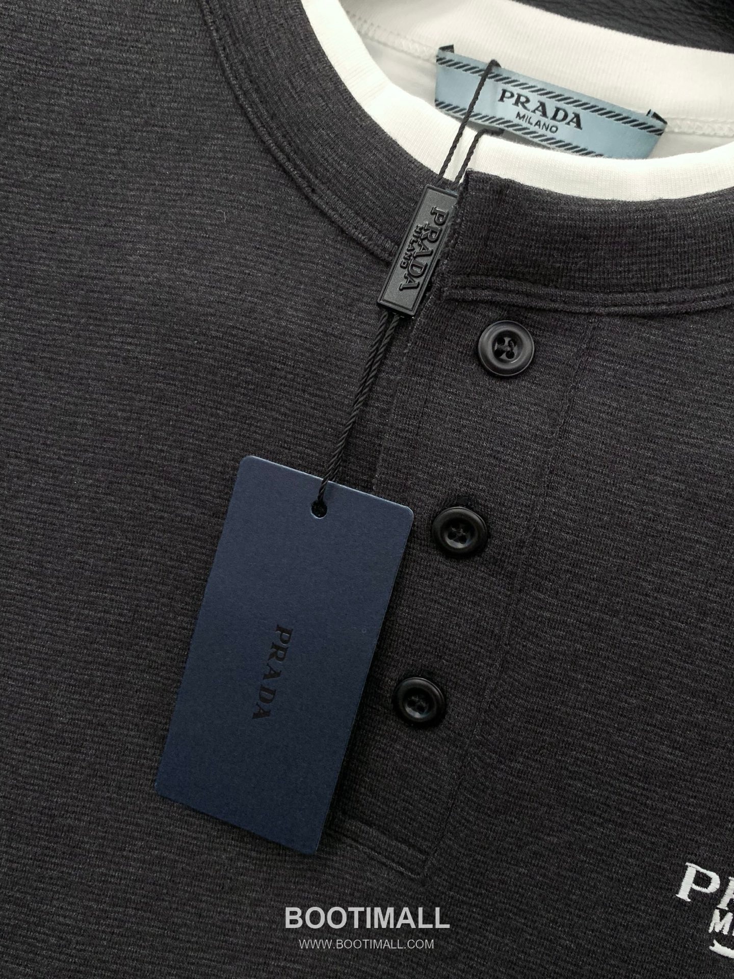 Prada SS26 Cotton Crewneck T-Shirt with Embroidered Logo 프라다 SS26 코튼 크루넥 티셔츠 자수 로고 7