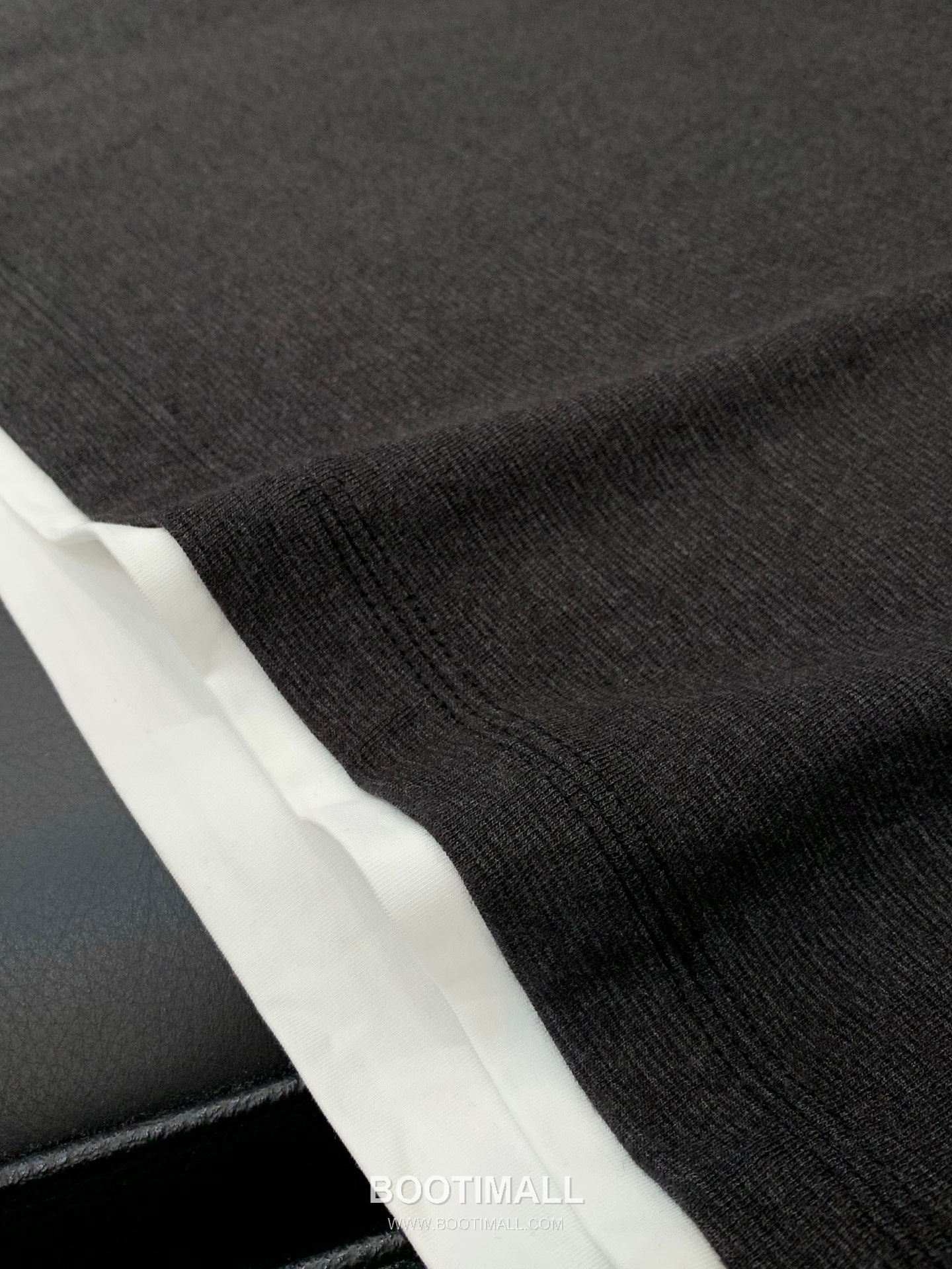 Prada SS26 Cotton Crewneck T-Shirt with Embroidered Logo 프라다 SS26 코튼 크루넥 티셔츠 자수 로고 8