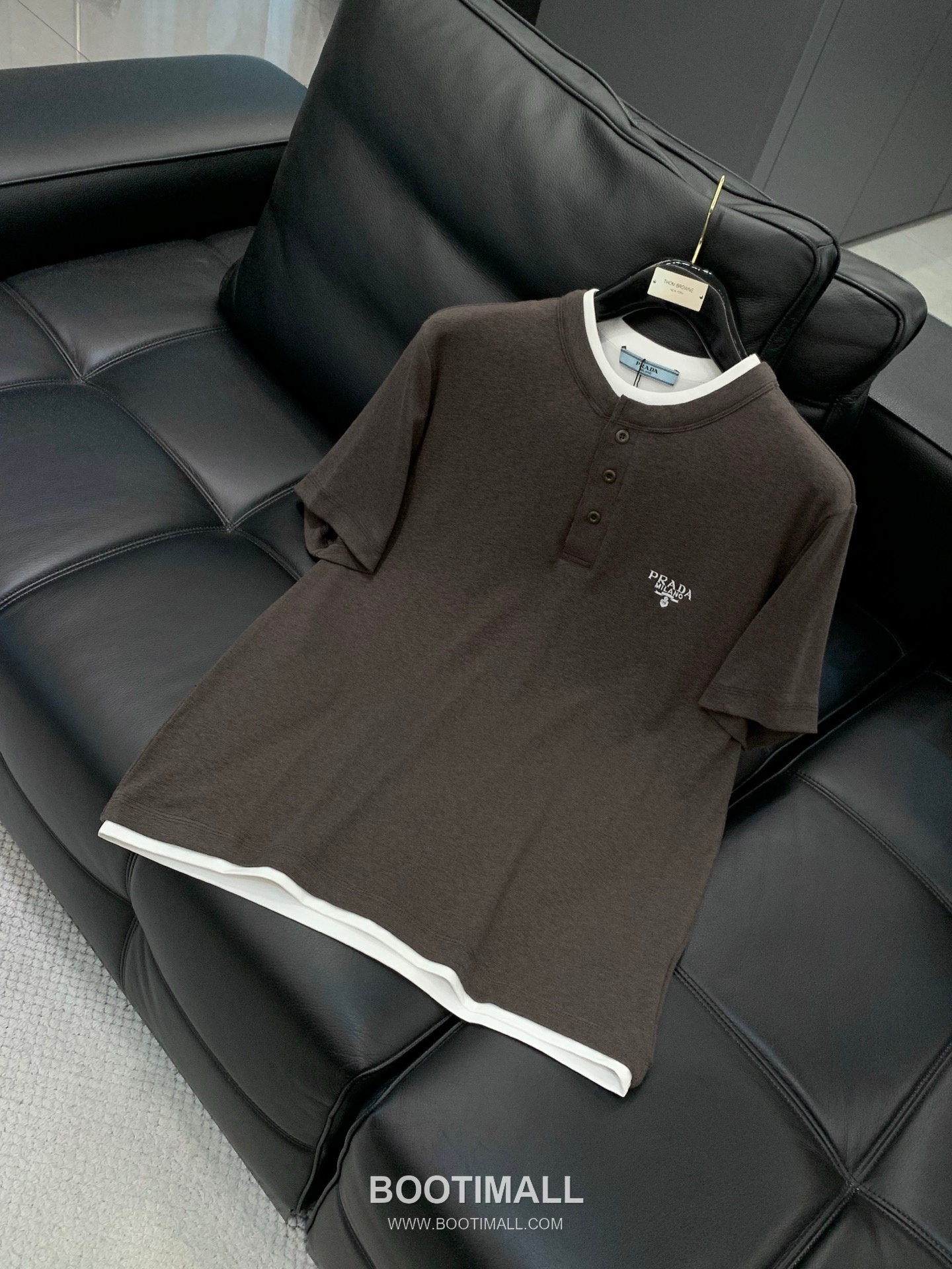 Prada SS26 Cotton Crewneck T-Shirt with Embroidered Logo 프라다 SS26 코튼 크루넥 티셔츠 자수 로고 3