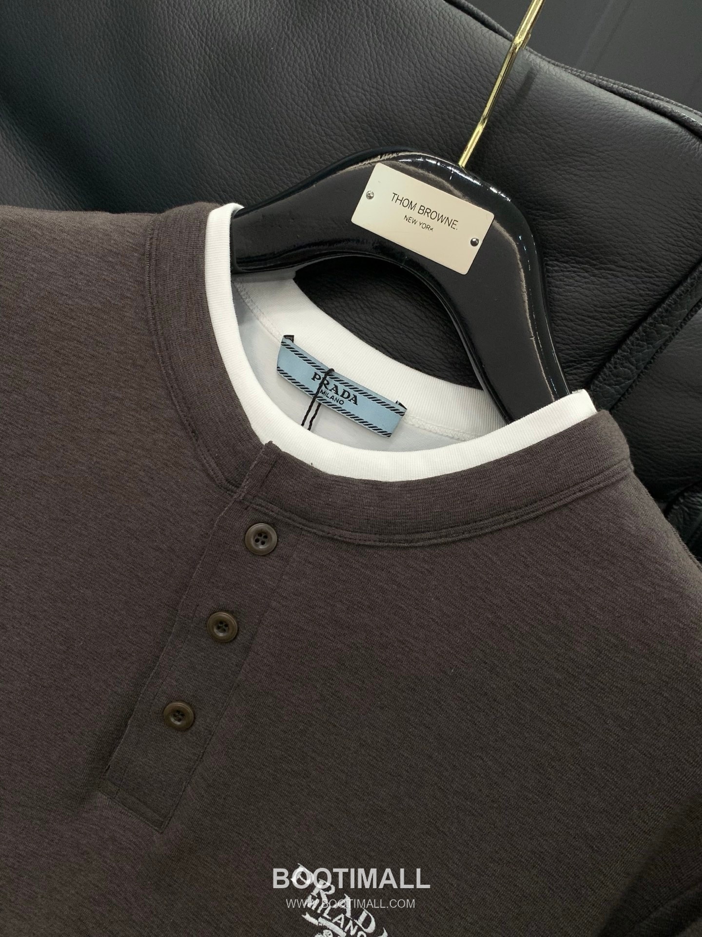 Prada SS26 Cotton Crewneck T-Shirt with Embroidered Logo 프라다 SS26 코튼 크루넥 티셔츠 자수 로고 4